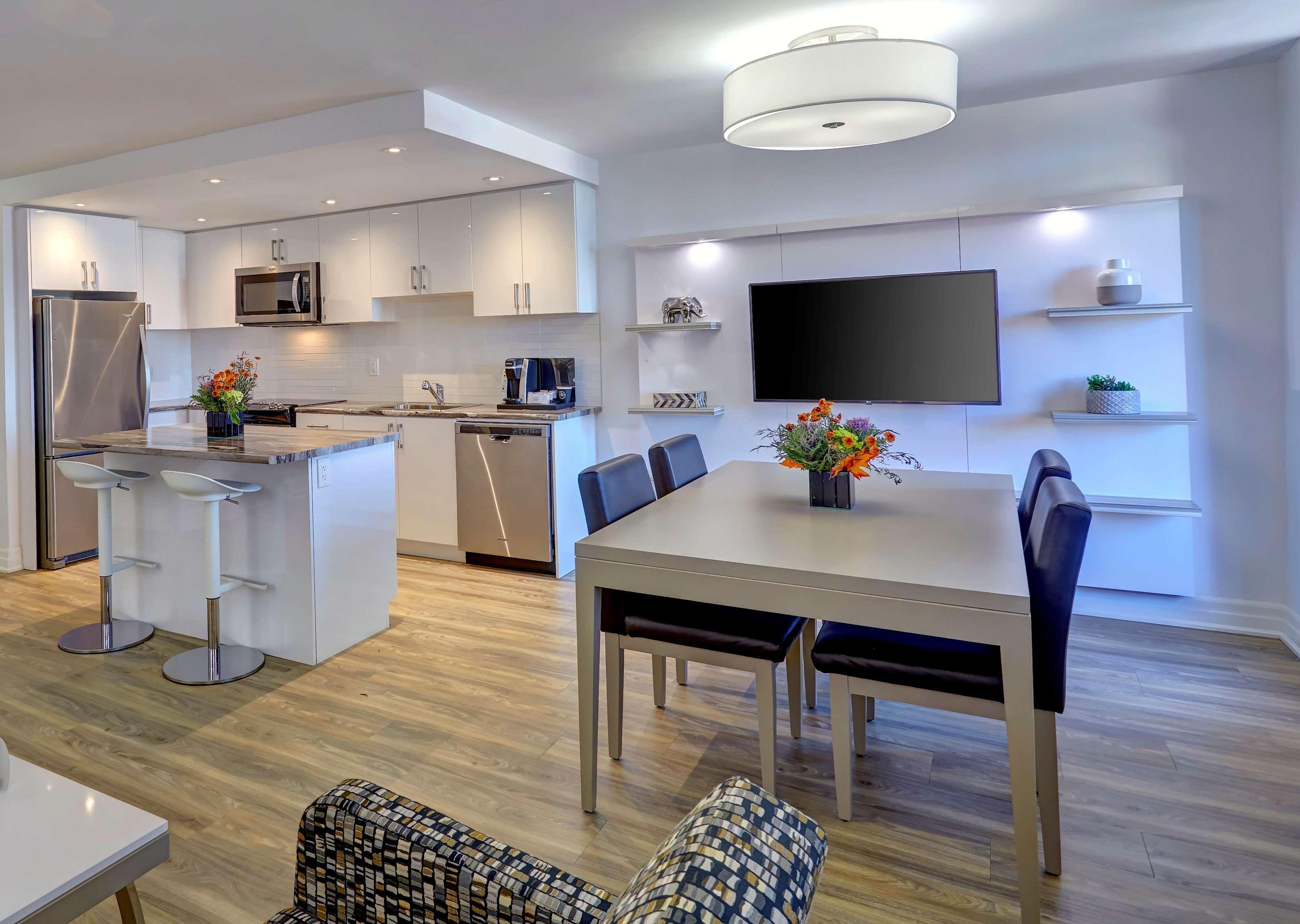 Restaurant Town Inn Suites Hotel