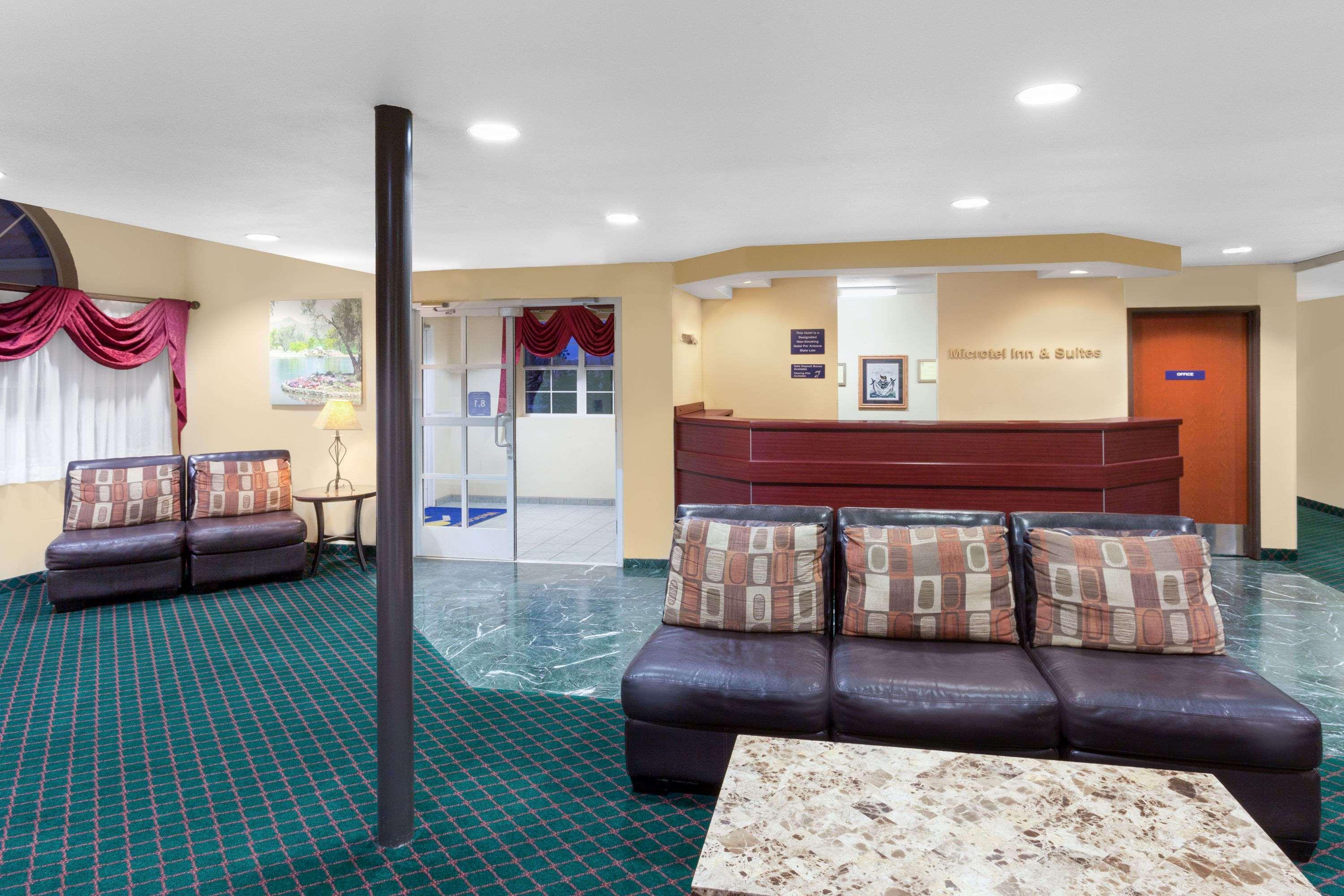 Vista Lobby Microtel Inn & Suites by Wyndham Wellton