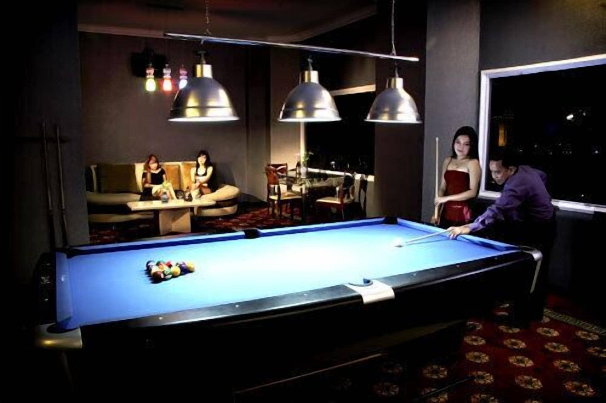 Instalaciones Recreativas Hotel Grand Tiga Mustika