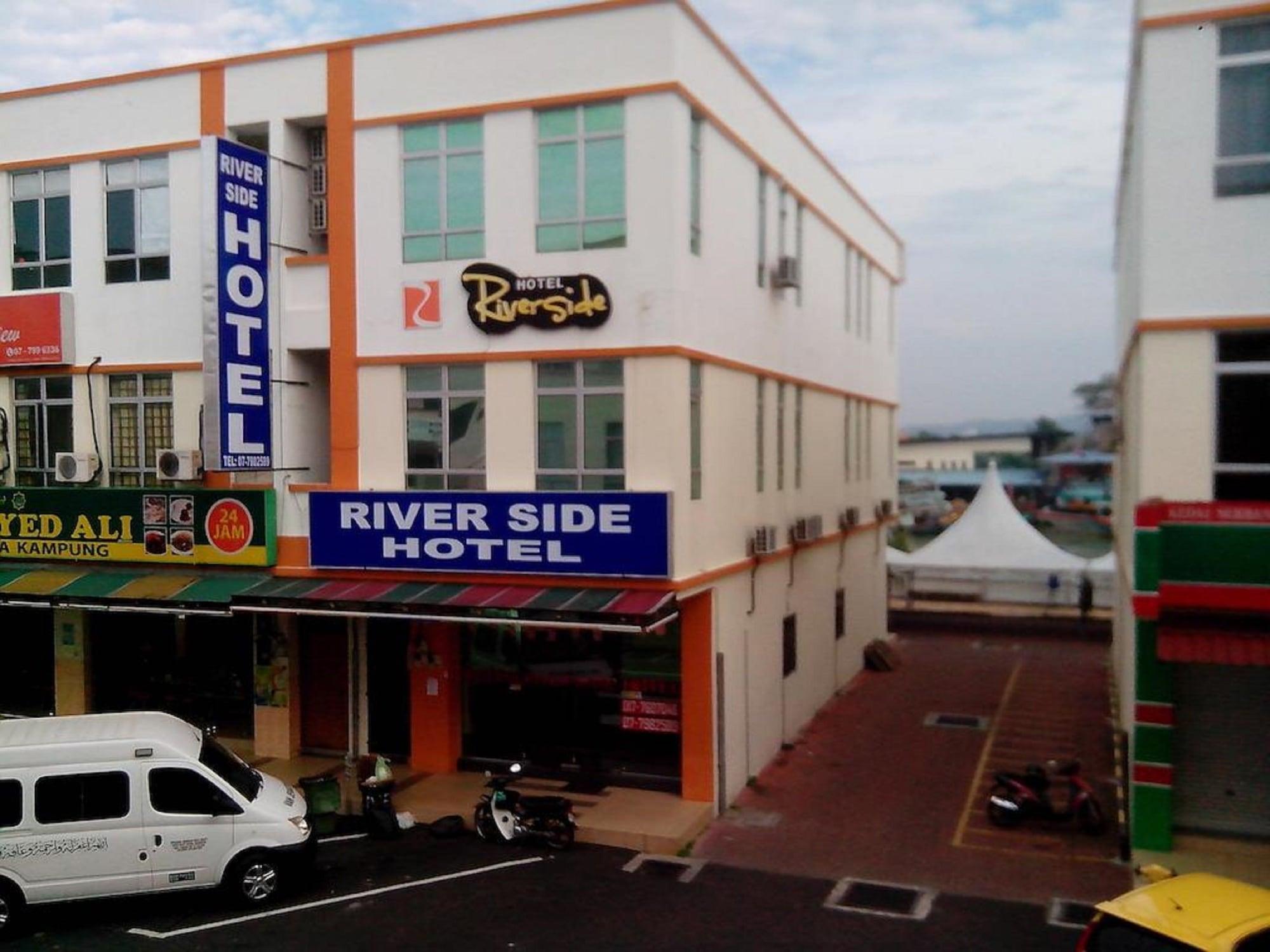 Varios Riverside Hotel
