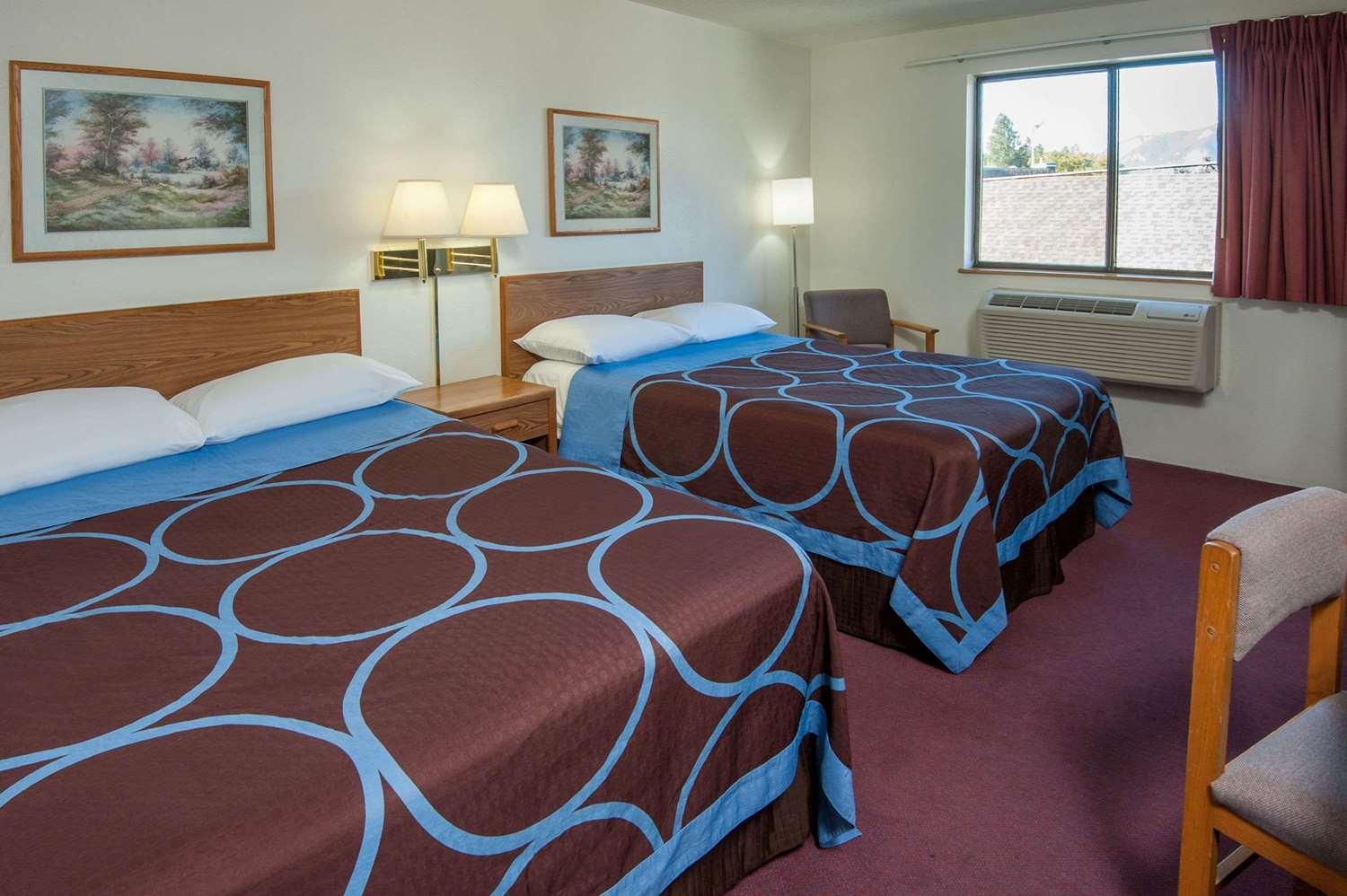 Habitación Super 8 by Wyndham Salmon Arm