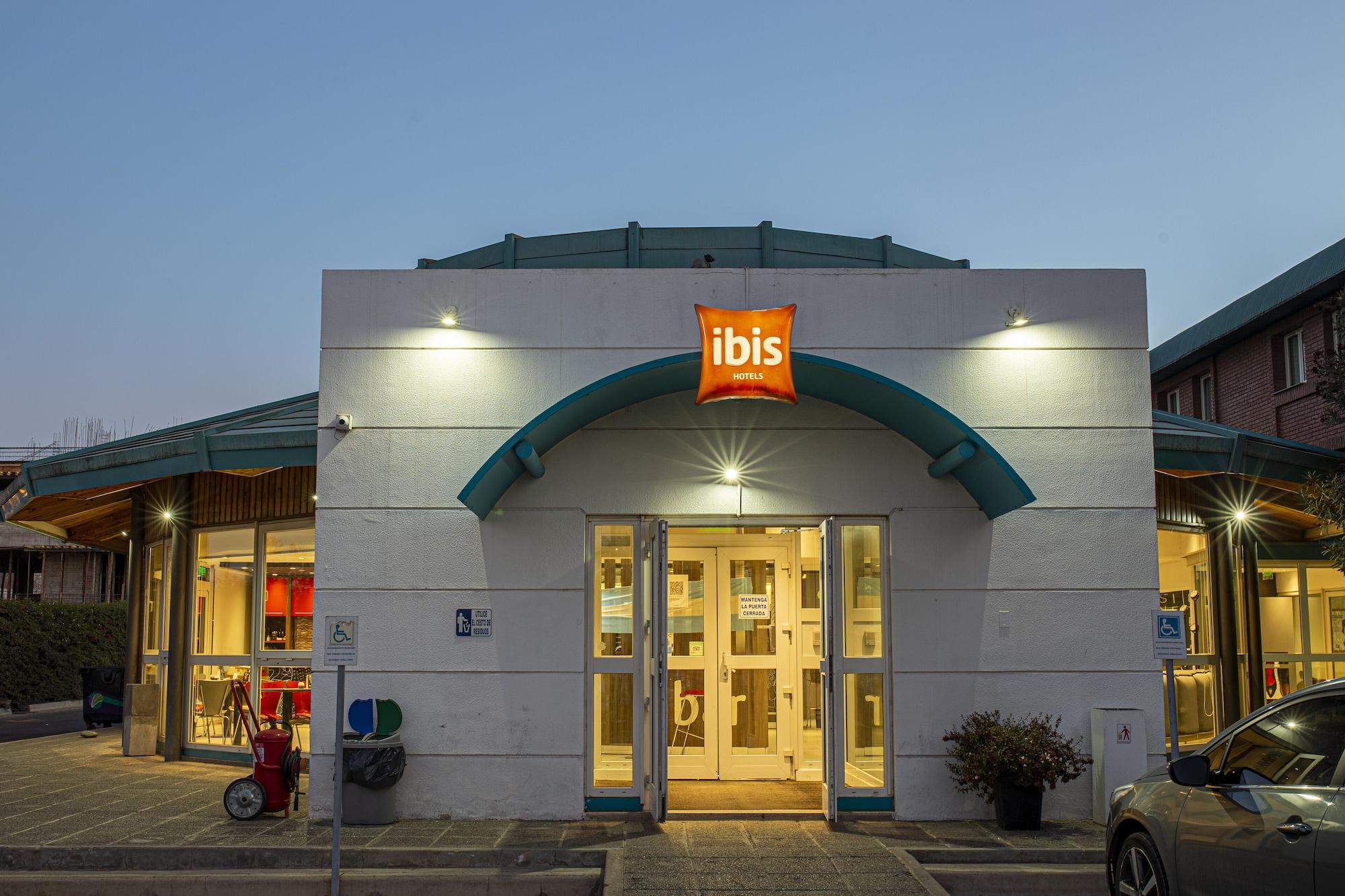 Vista Exterior ibis Mendoza Hotel