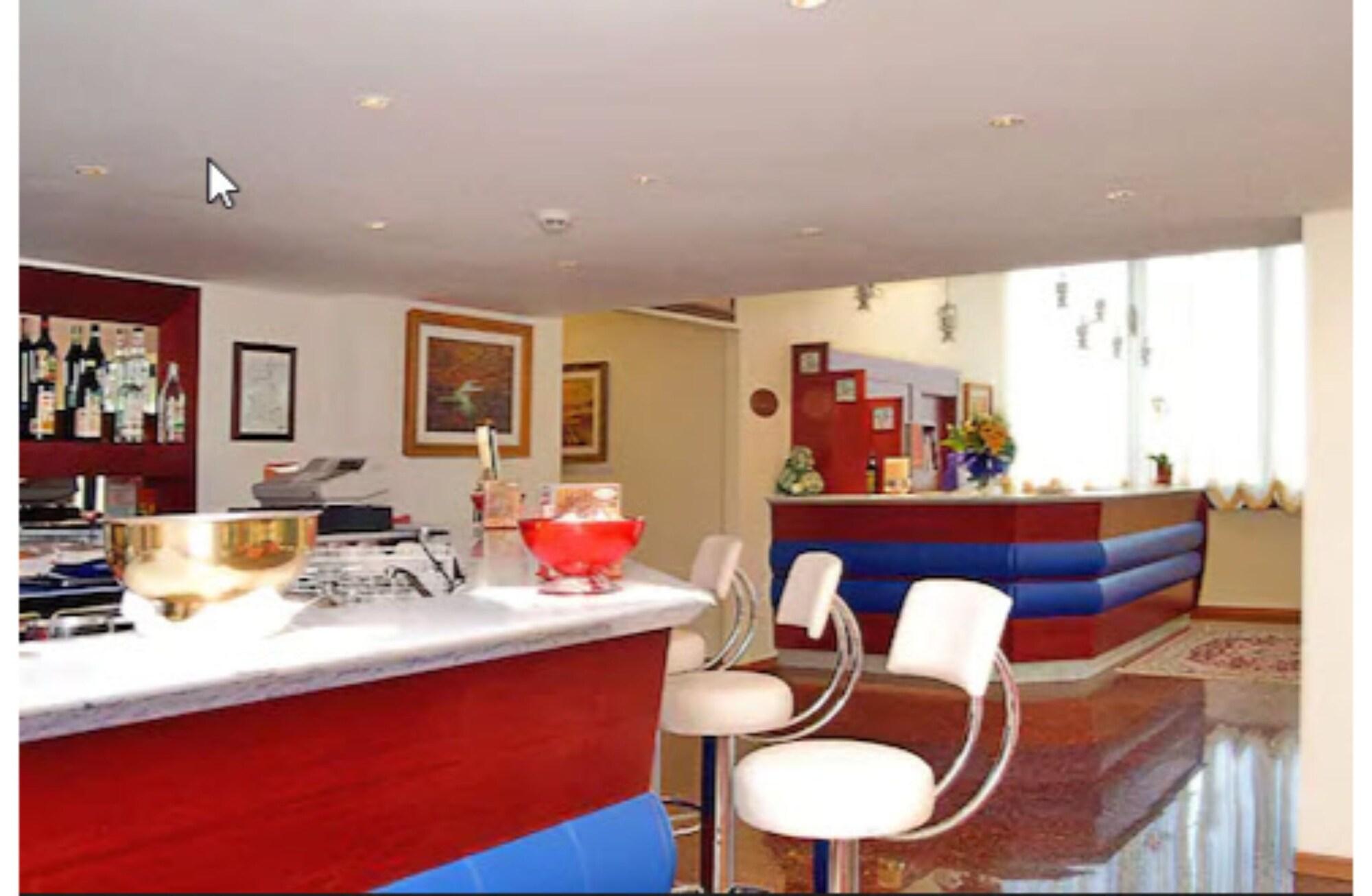 Bar/Salón Recina Hotel