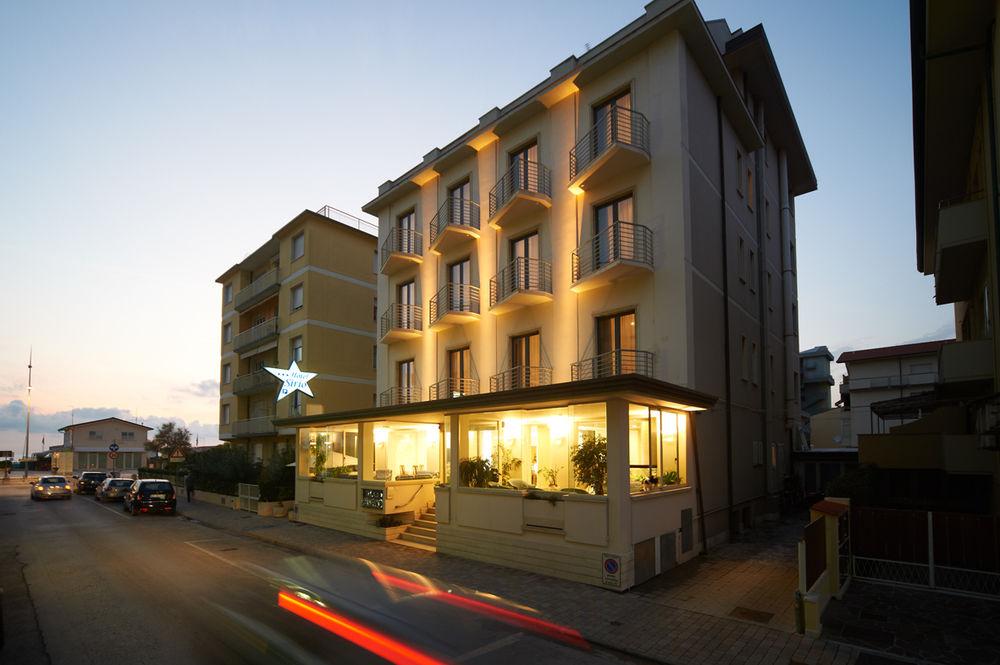 Vista Exterior Hotel Sirio
