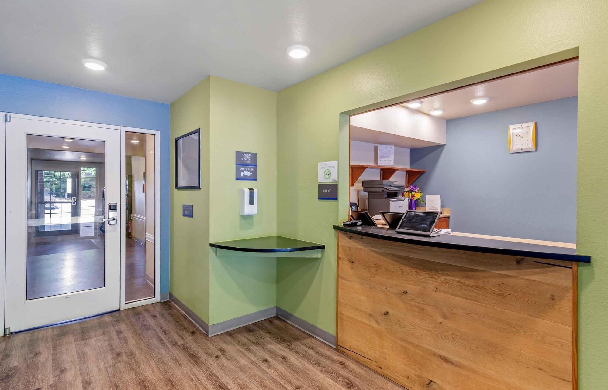 Vista Lobby Extended Stay America Select Suites - Atlanta - Chamblee