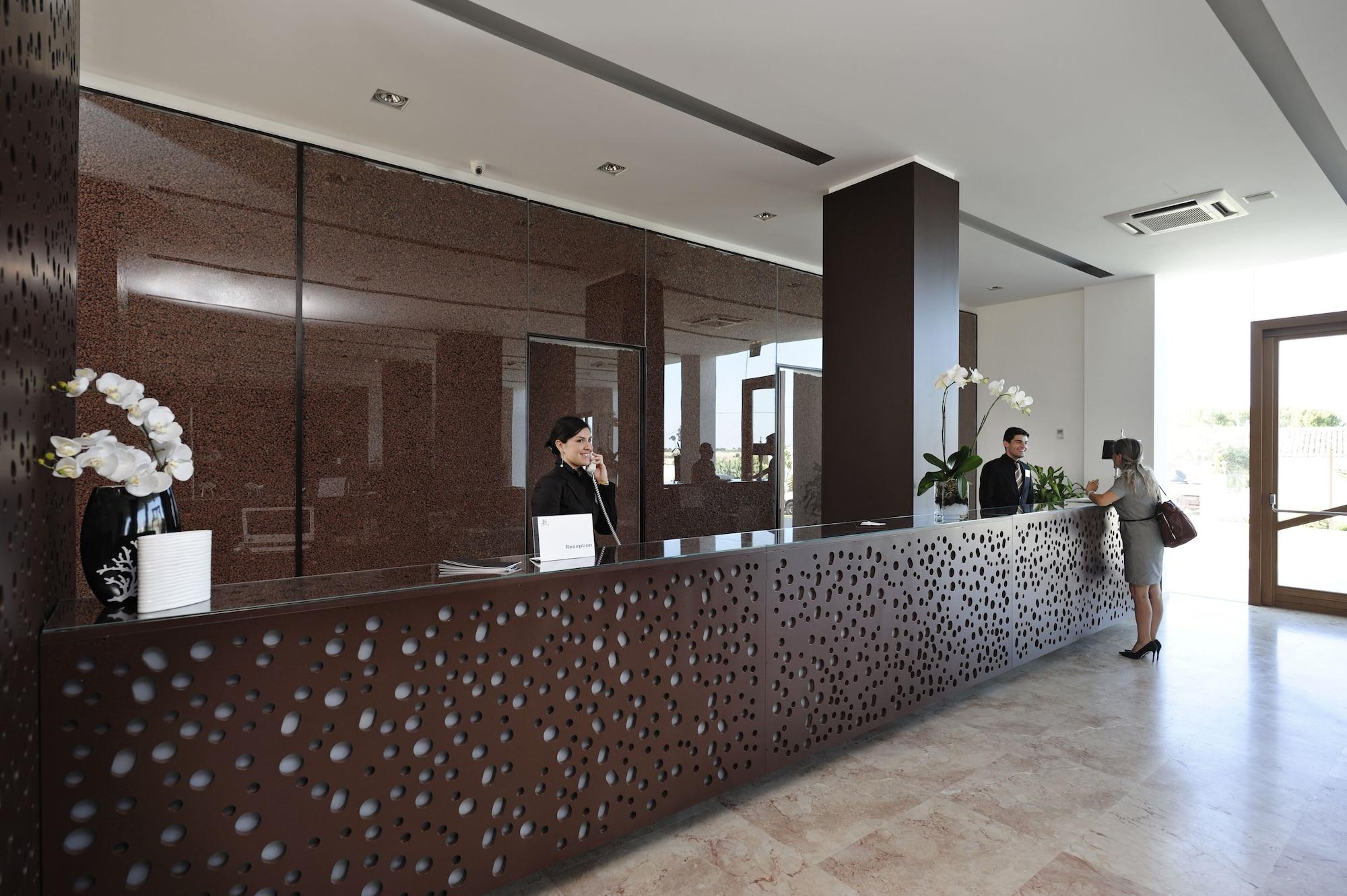 Vista Lobby Pietre Nere Resort