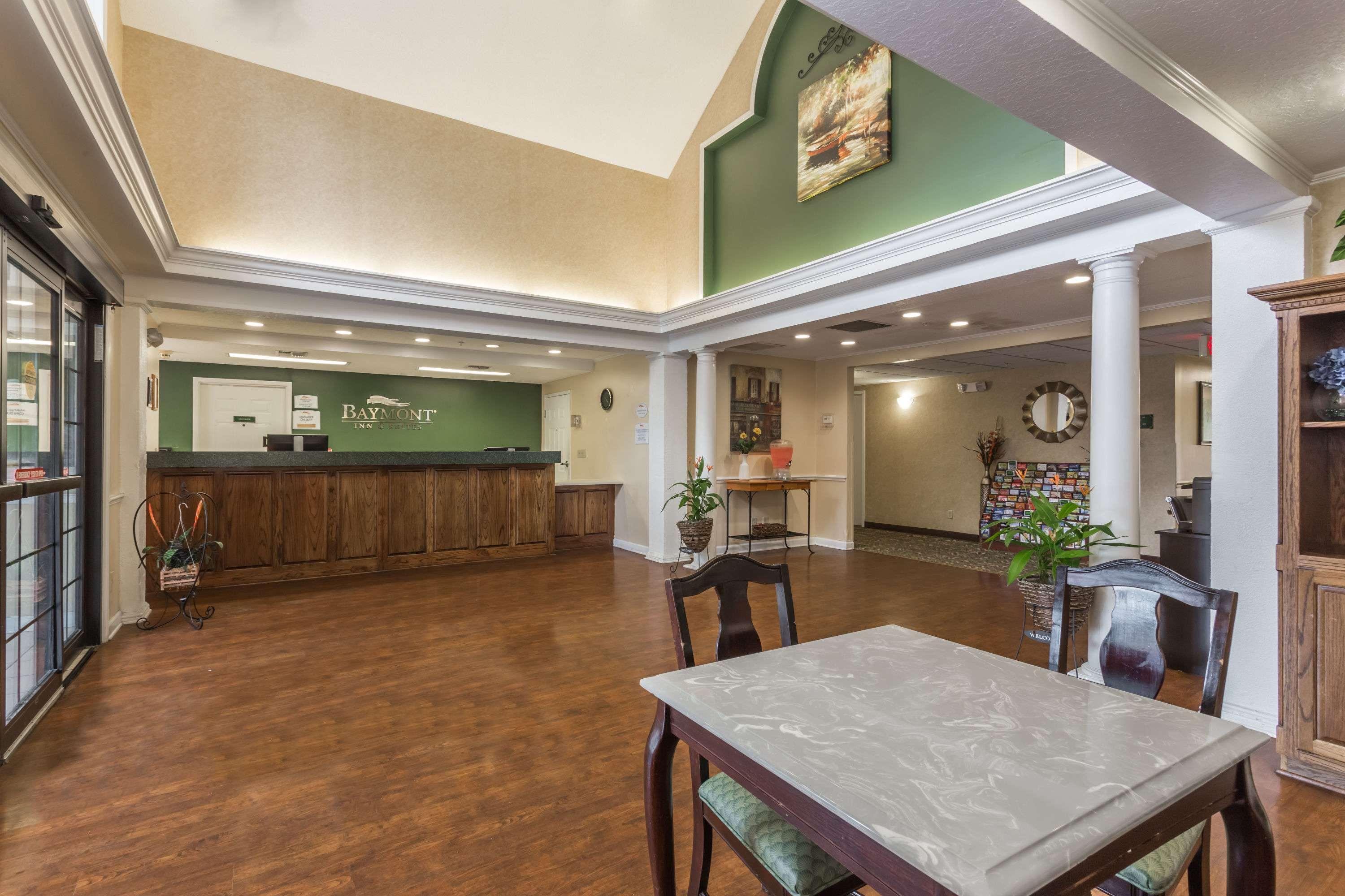 Vista Lobby Baymont by Wyndham Lakeland