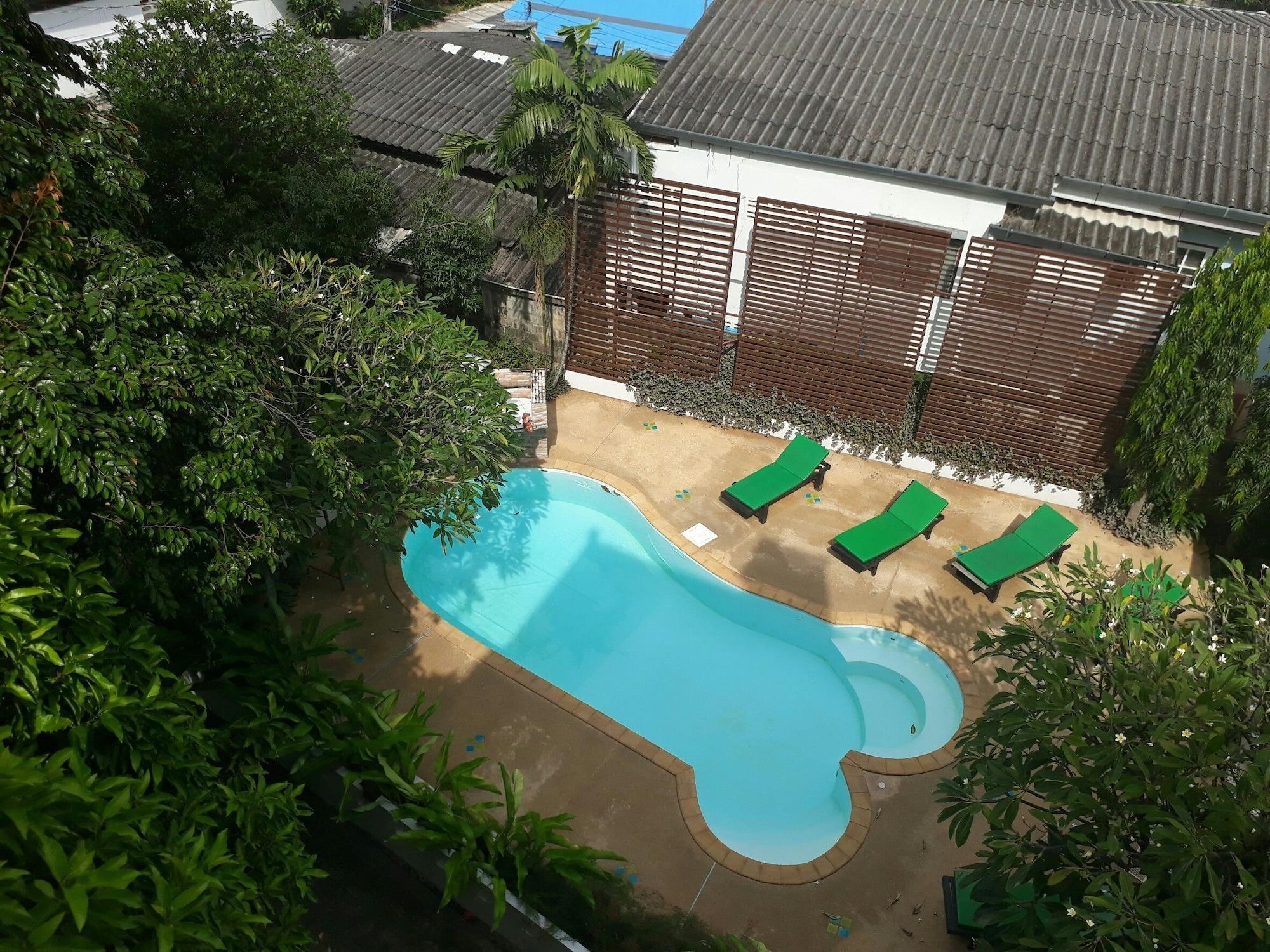 Vista Piscina Wiriya House