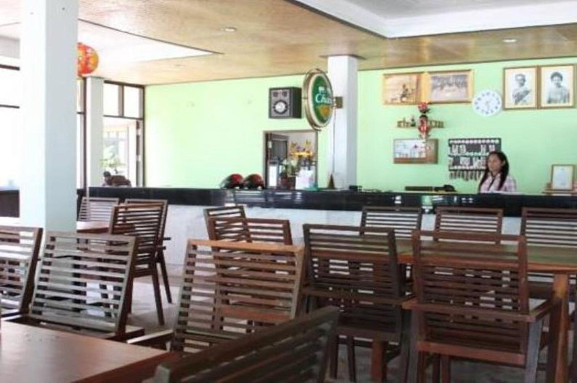 Restaurant Khanom Sunrise Beach Hotel