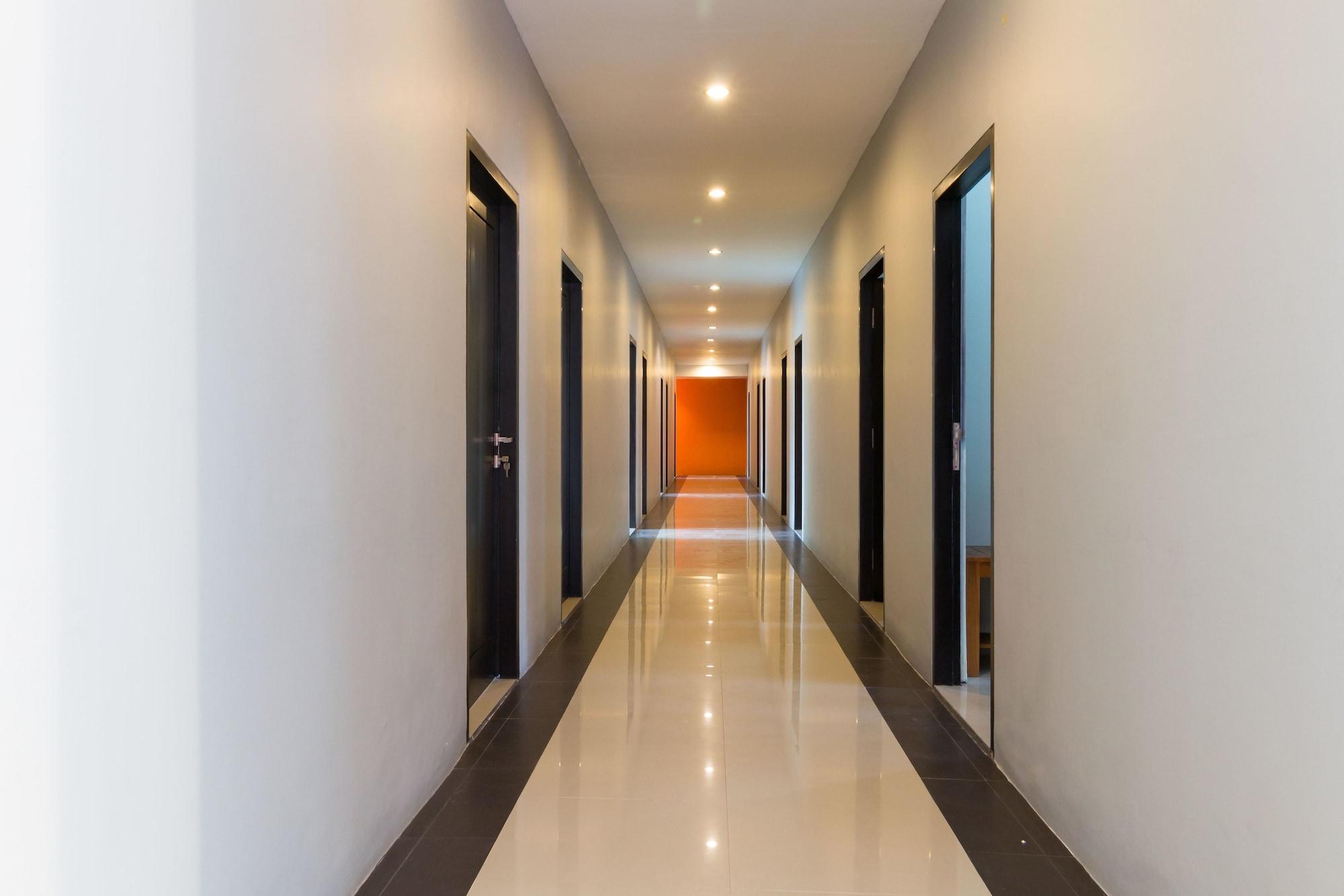 Varios AB Hotel Kuta by AGATA