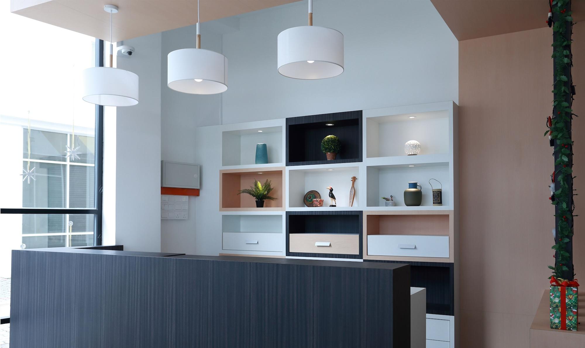 Varios De House Hotel