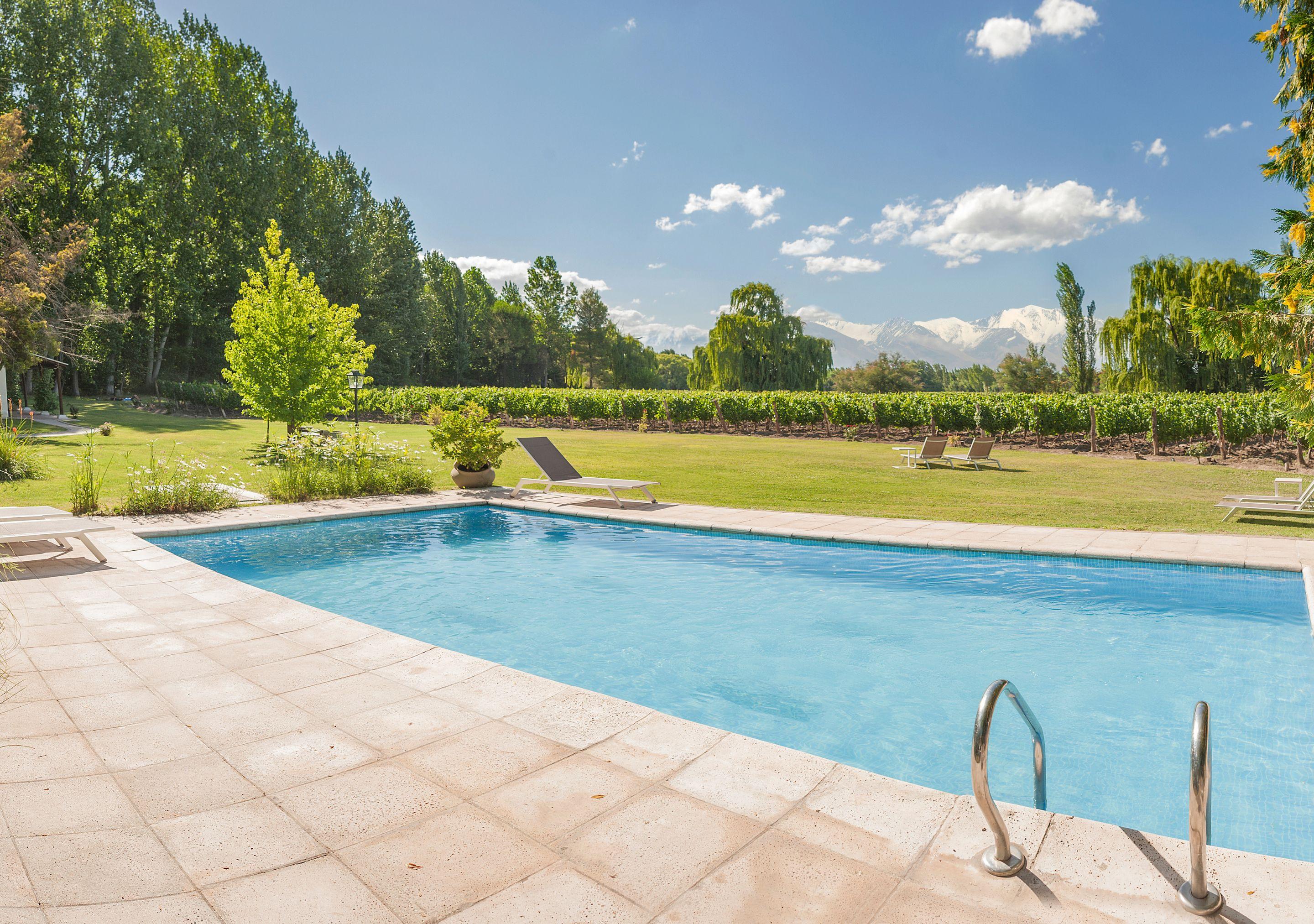 Vista Piscina Postales by DOT Boutique