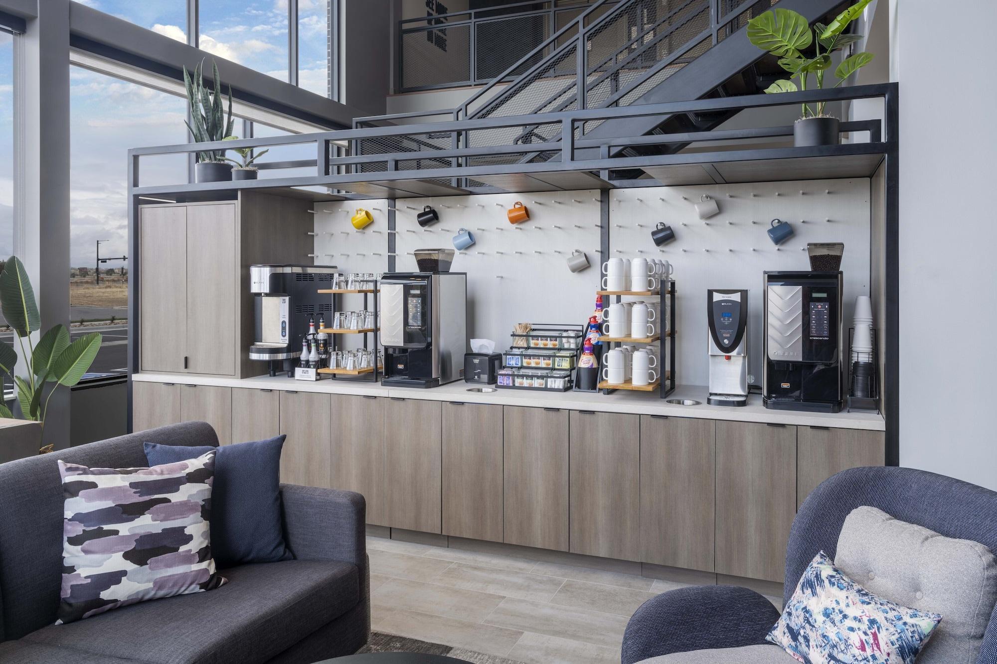 Bar/Salón Atwell Suites Denver Airport Tower Road by IHG