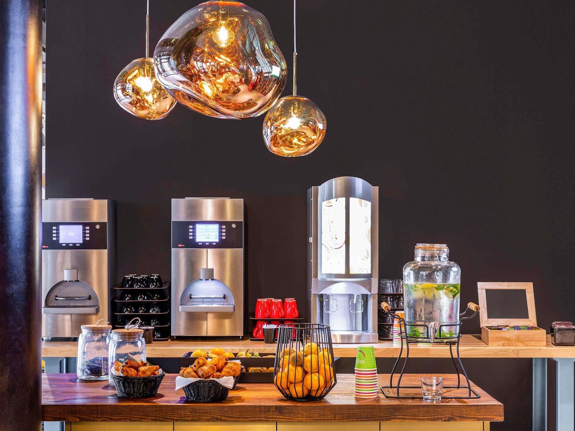 Vista Exterior ibis Styles Puteaux Paris La Defense