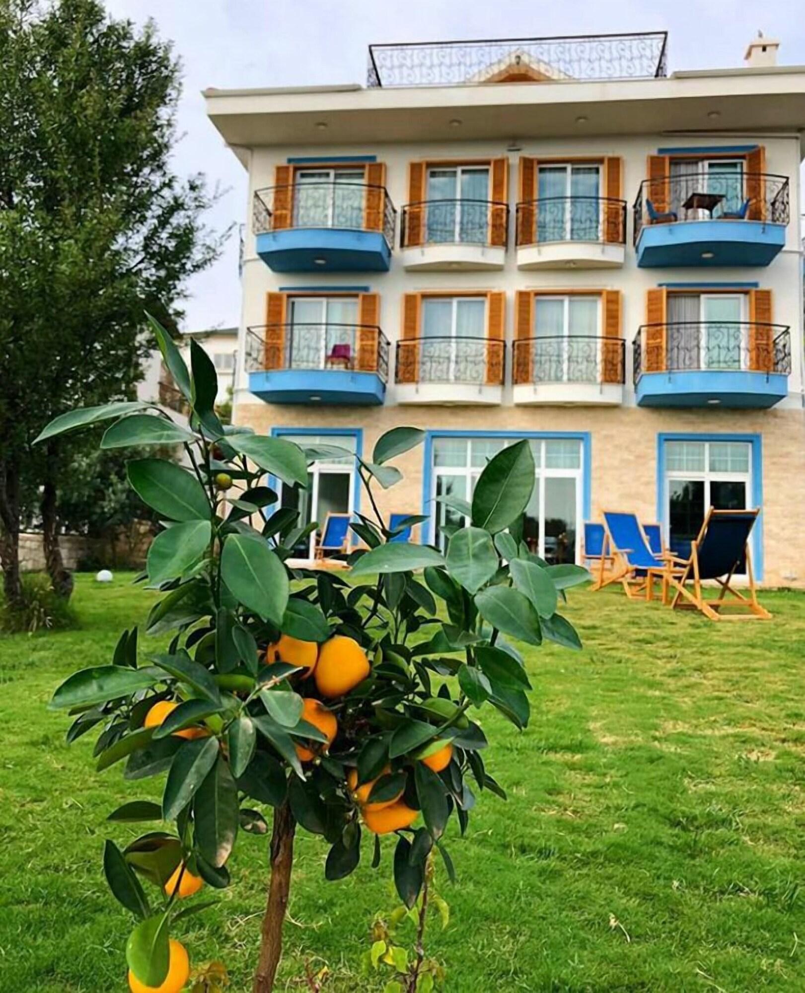 Vista Exterior Clementine Suits Sigacik