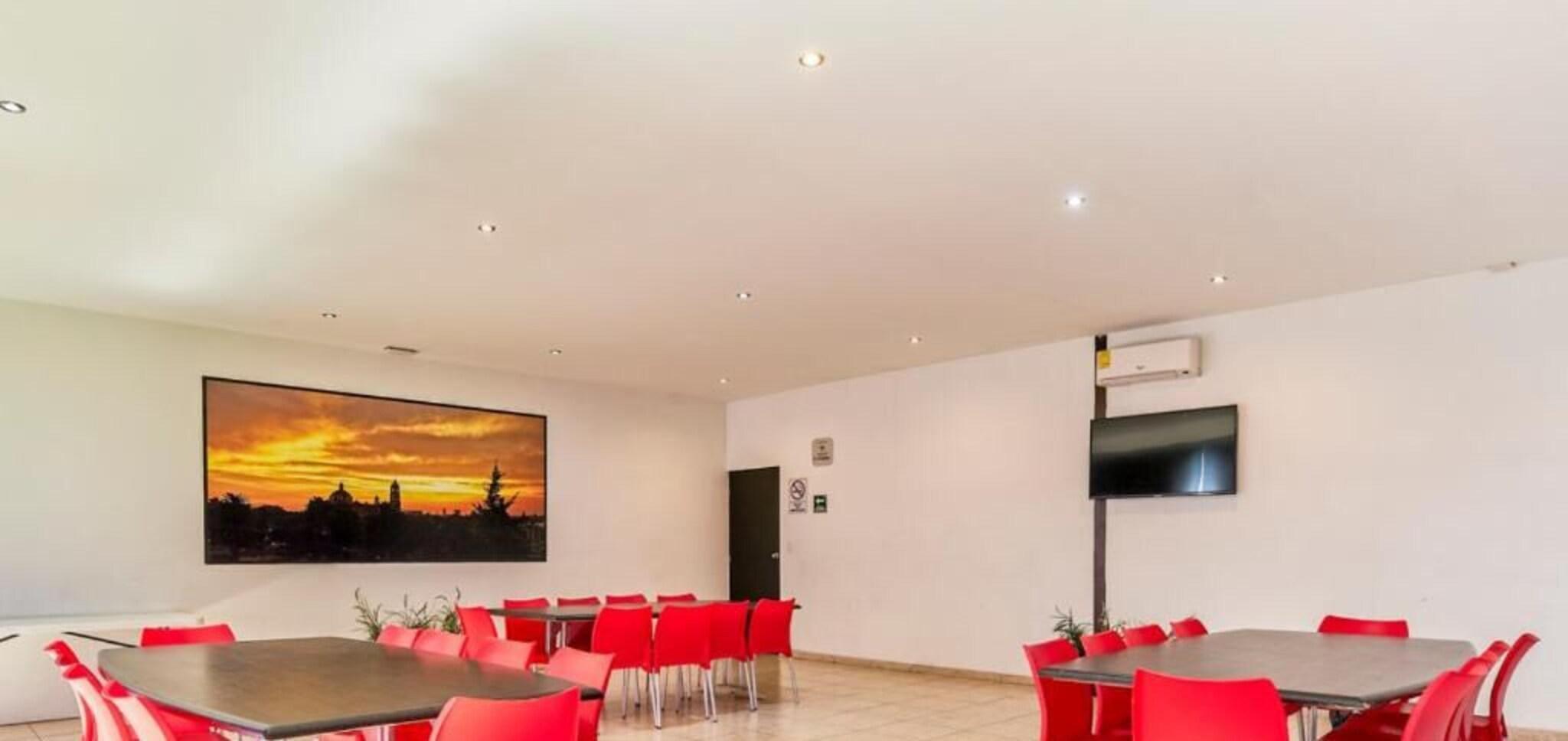 Centro de Negocios Hotel First Inn