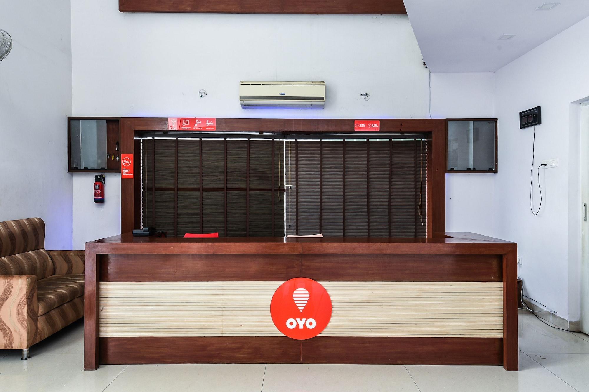 Vista Lobby OYO 16633 Green City Club House