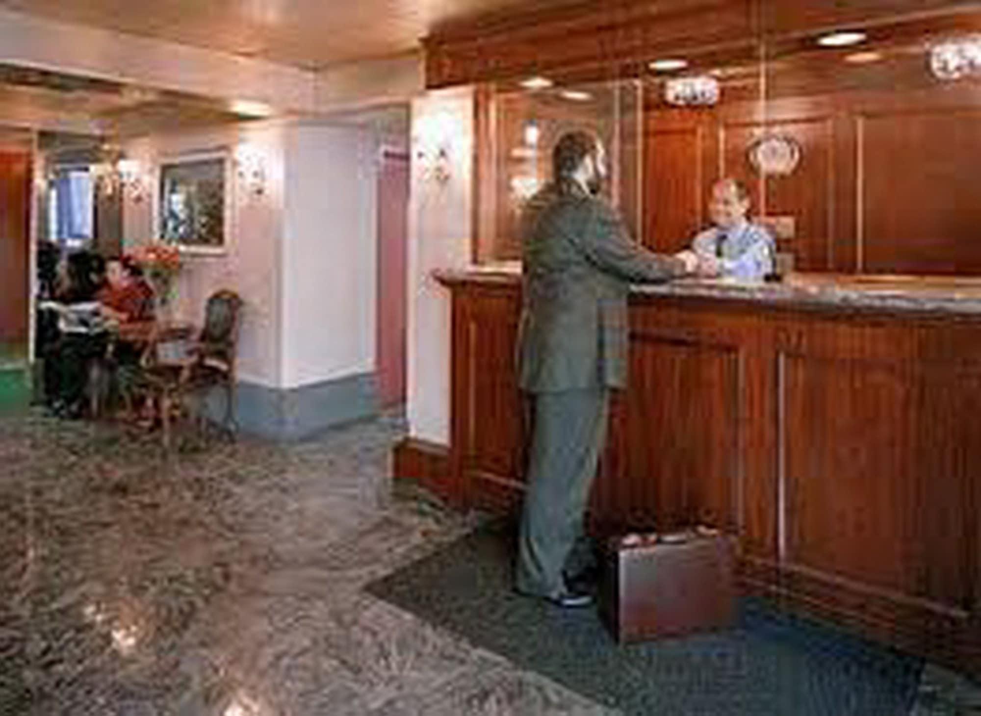 Vista Lobby Airway Inn at LaGuardia