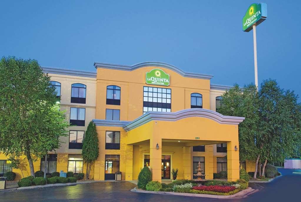 Vista Exterior La Quinta Inn & Suites by Wyndham Clarksville