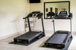 Alojamiento - Norwood Inn & Suites Milwaukee