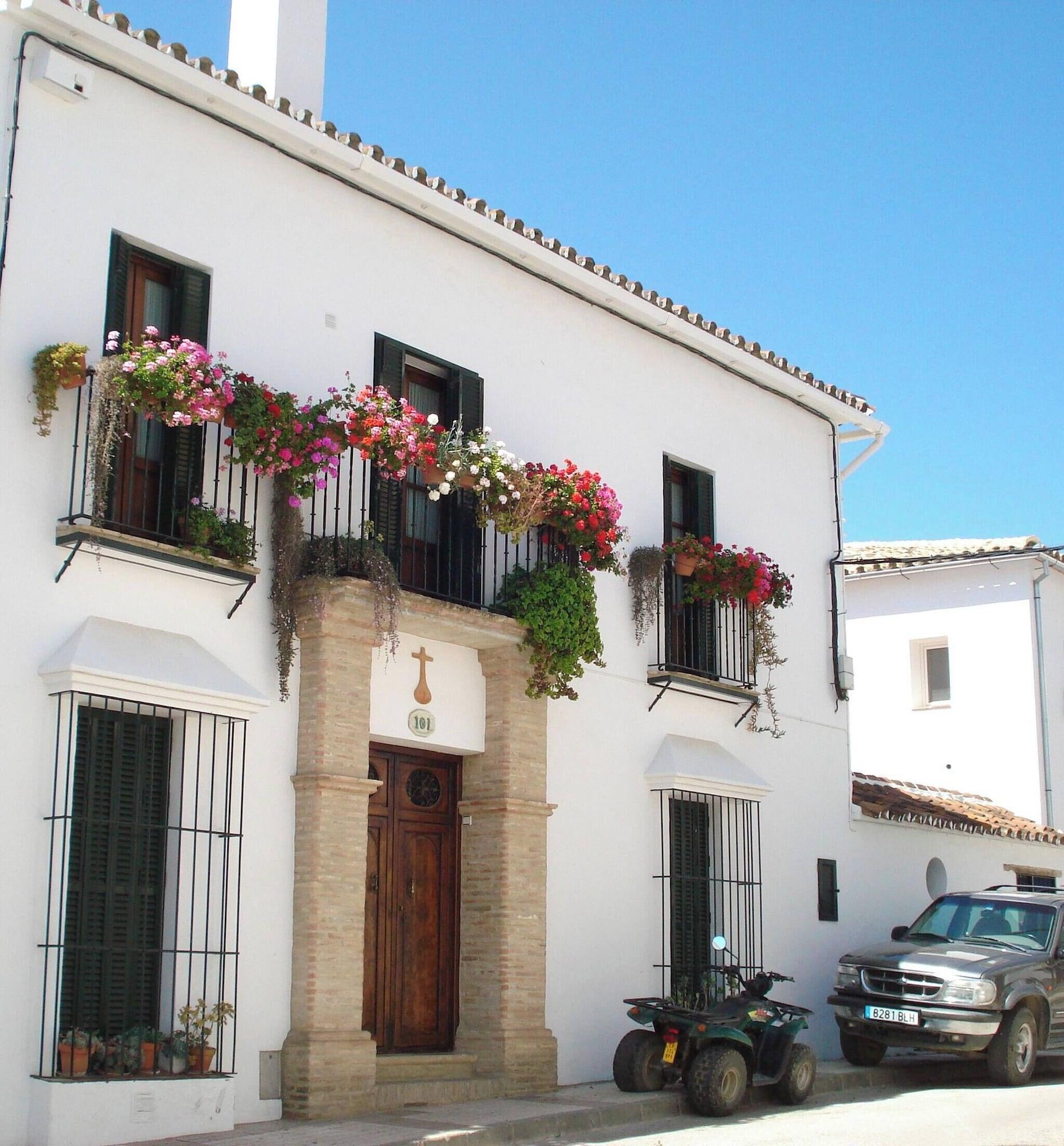 Vista Exterior Gaucin Apt Private Heated Pool