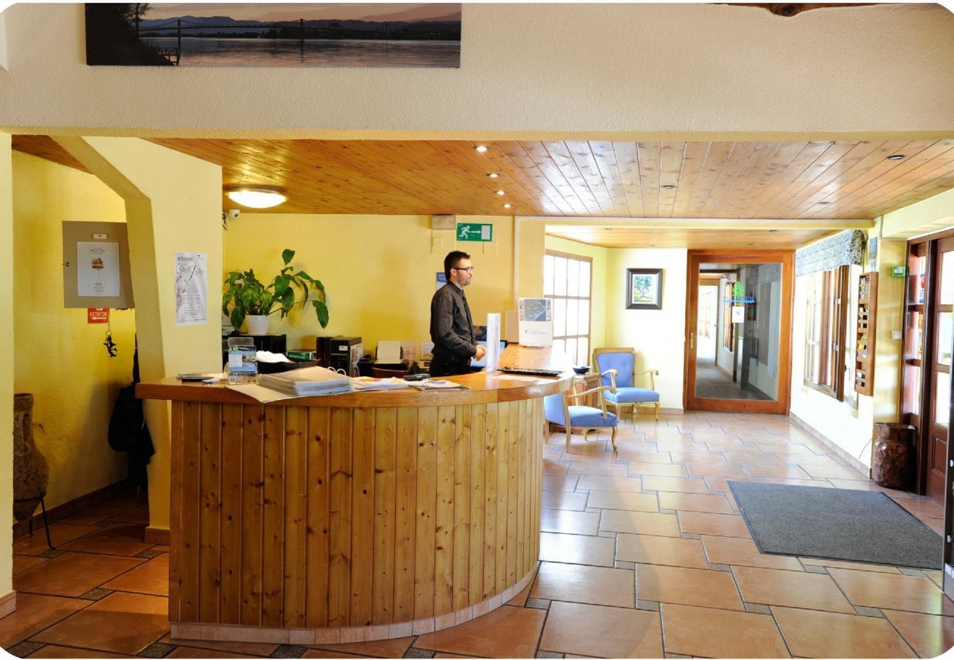 Vista Lobby Delta Hotel