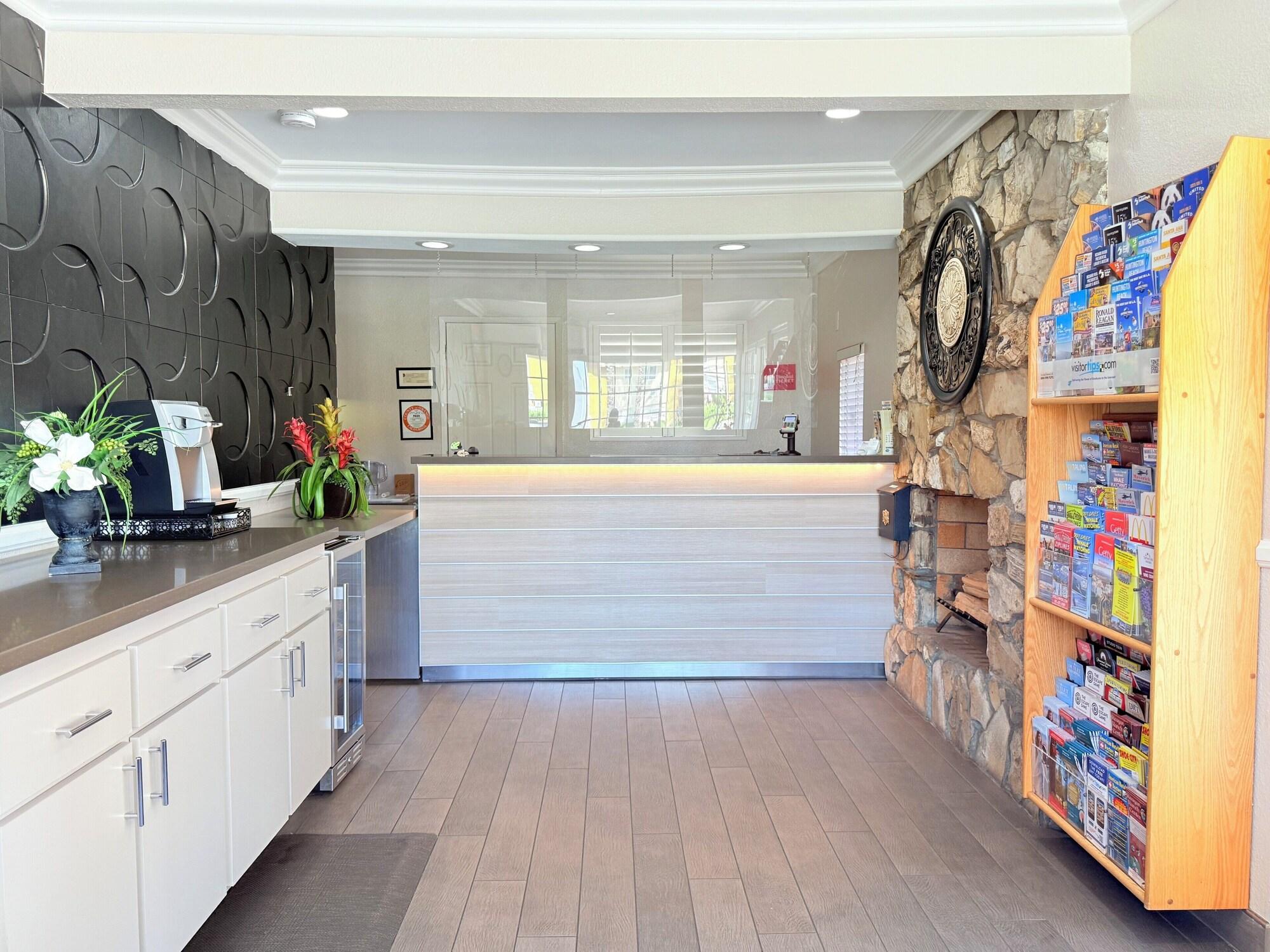 Vista Lobby Anaheim Islander Inn and Suites