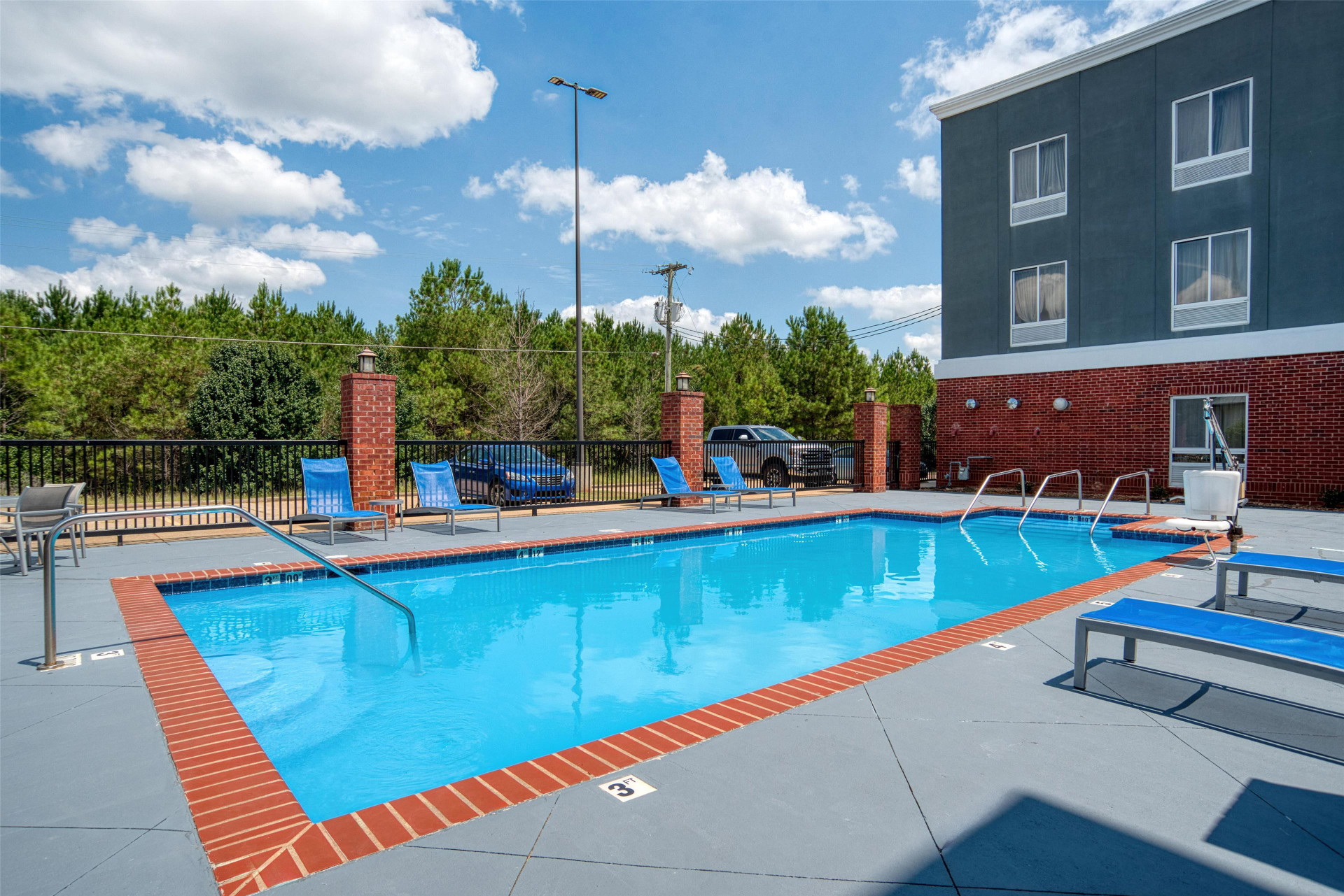 Vista Piscina Best Western Plus Philadelphia-Choctaw Hotel and Suites