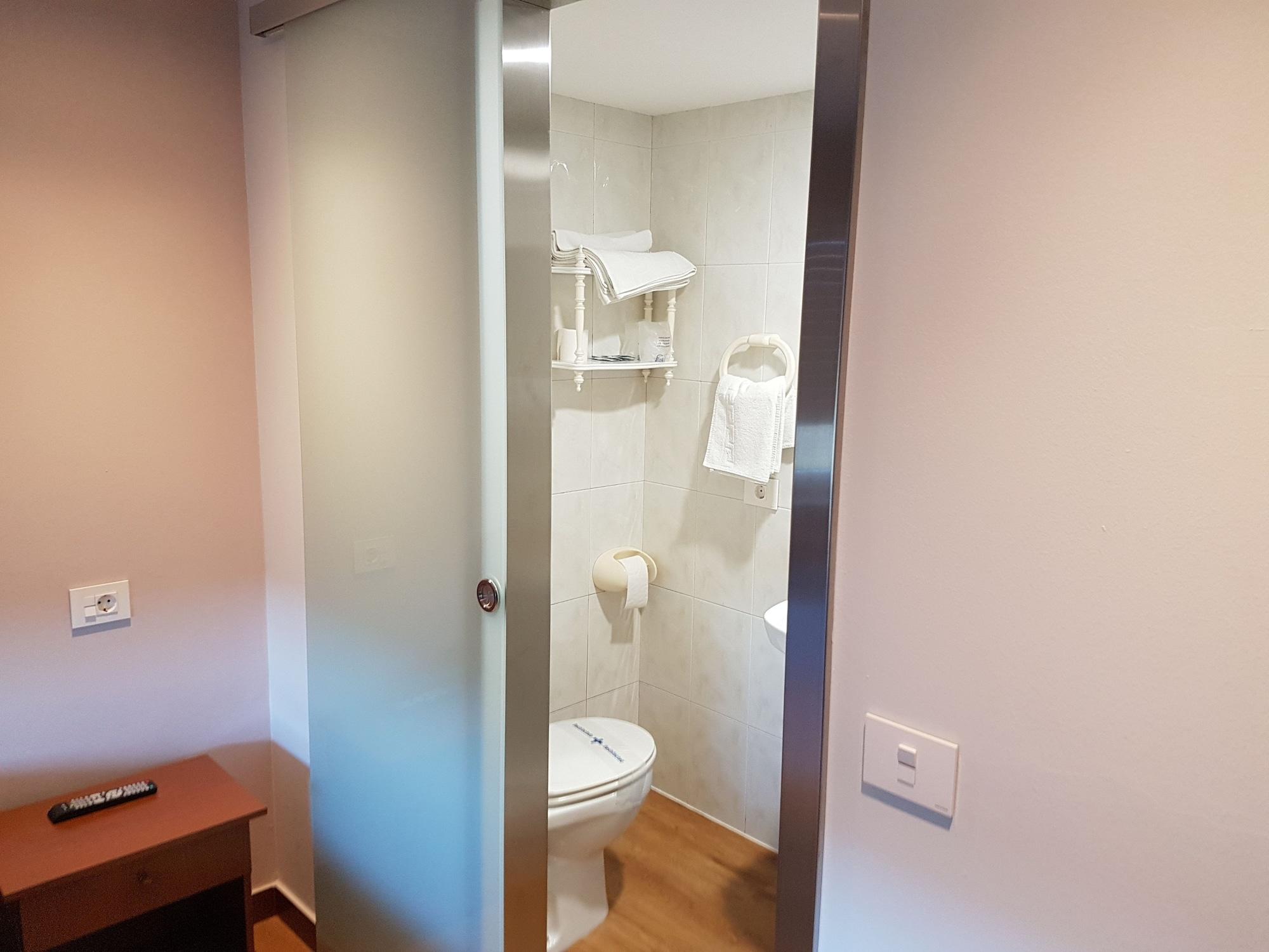 Equipamiento de Habitación Hostal Galicia Arteixo