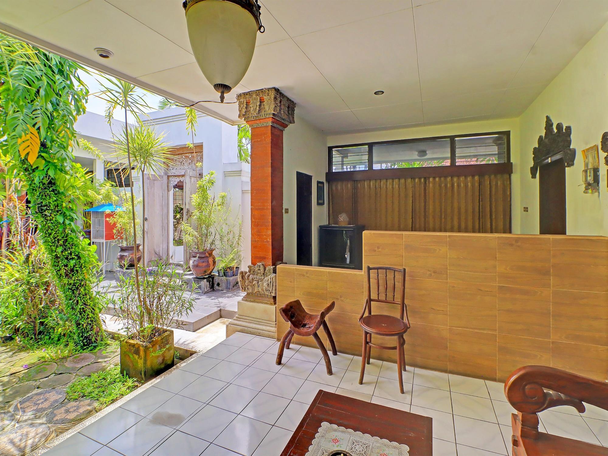 Vista Lobby OYO 91971 Hotel Puri Sokasati
