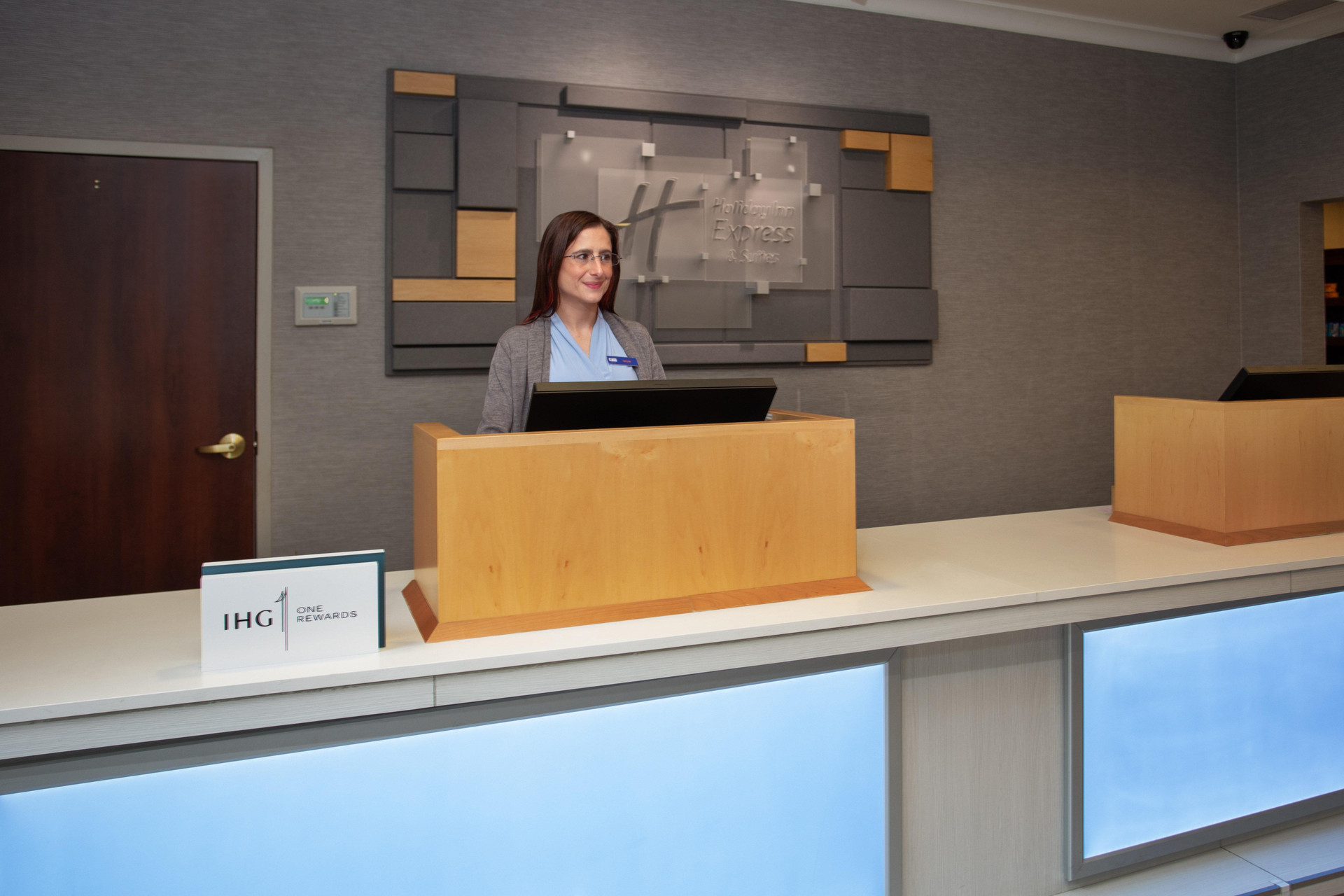 Vista Lobby Holiday Inn Express & Suites Rochester Webster by IHG