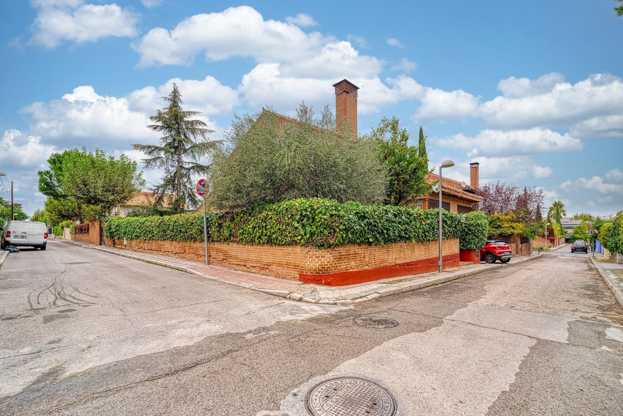 Vista Exterior P Casa Cafe Madrid Calle Carlos Dubois 3