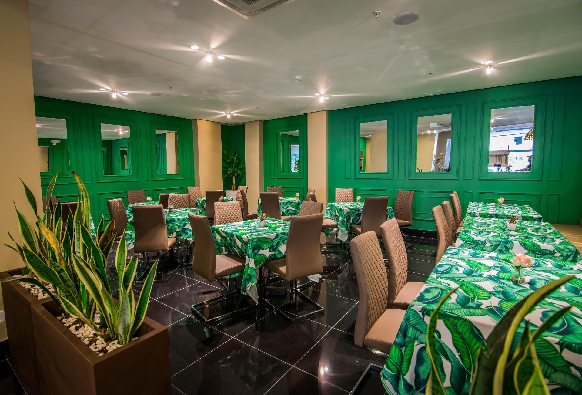 Restaurant Innfiniti Hotel & Suites