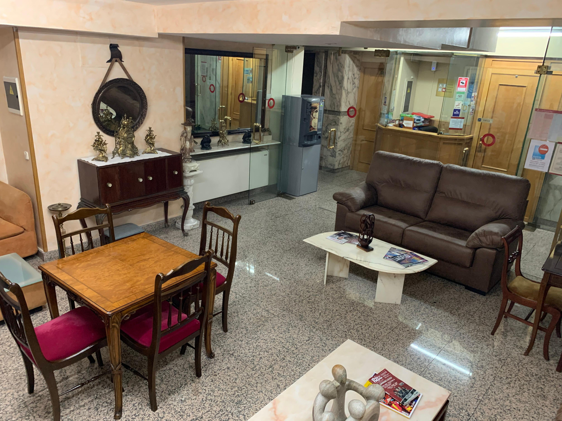 Vista Lobby Hostal Juan XXIII