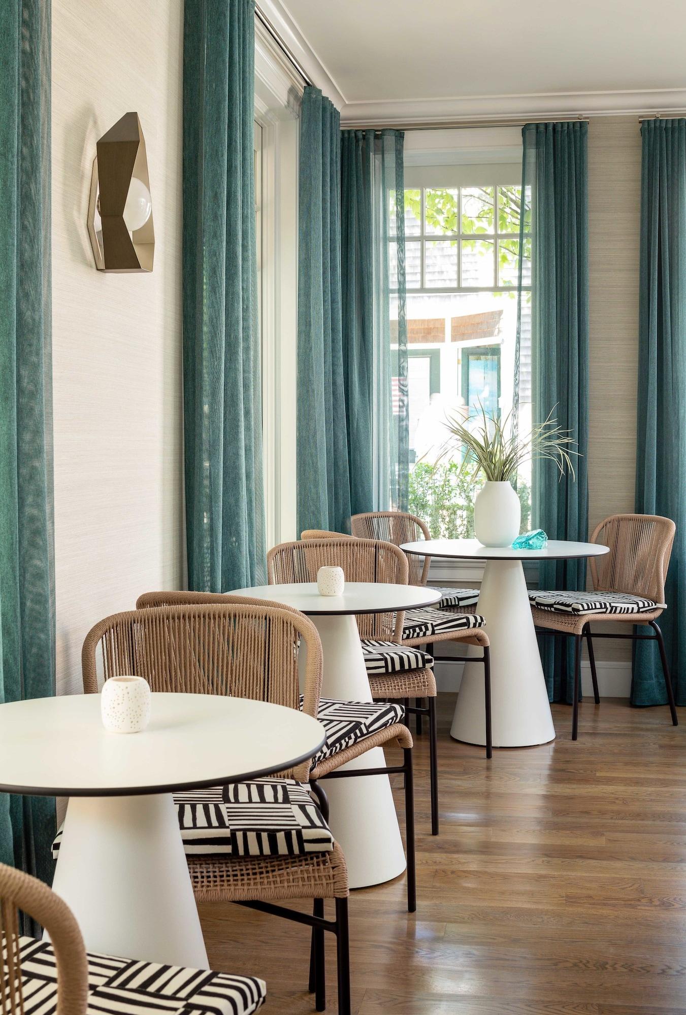 Restaurant The Sydney, The Edgartown Collection