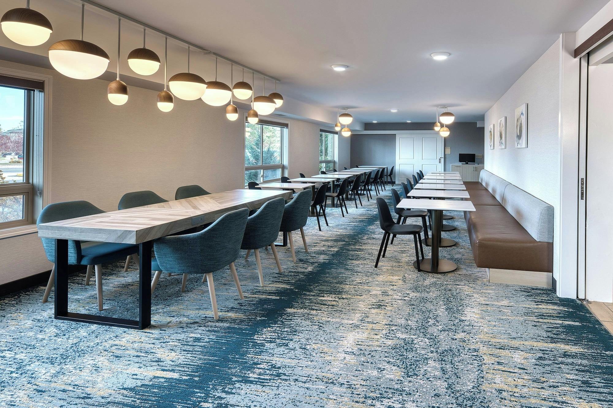 Restaurant Towneplace Suites by Marriott Red Deer