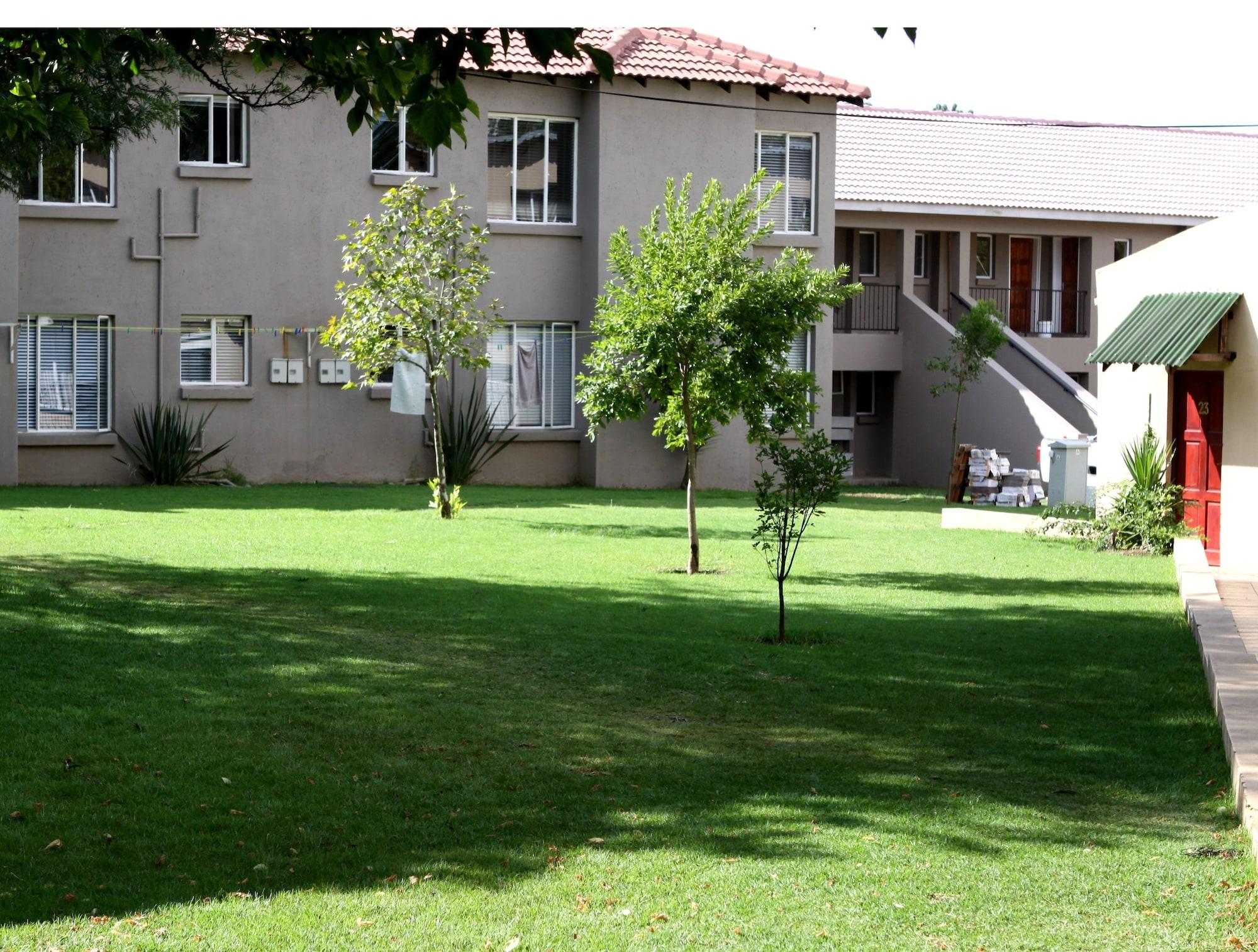 Varios Airport Lodge Guest House