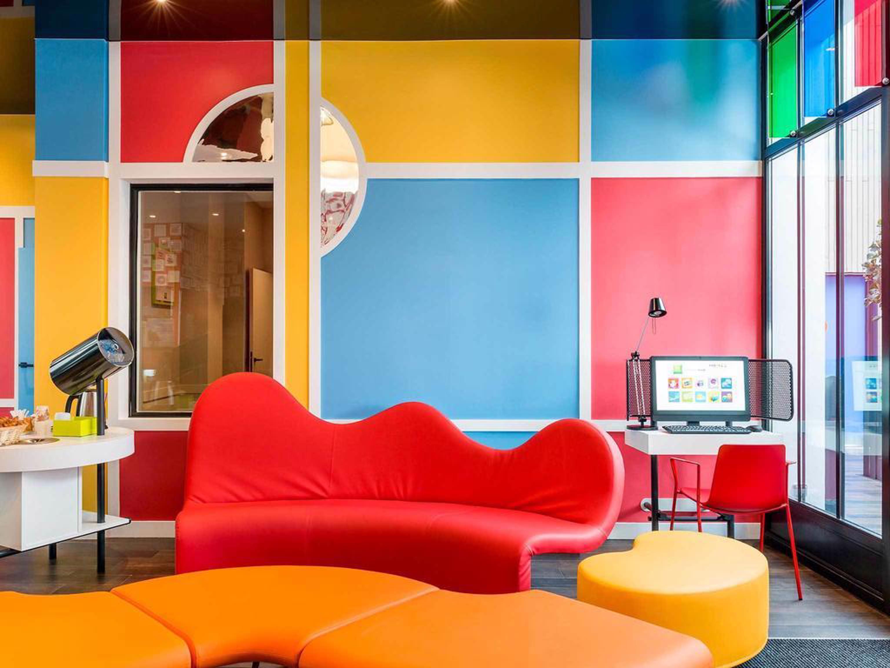 Vista Lobby ibis Styles Paris La Defense Courbevoie