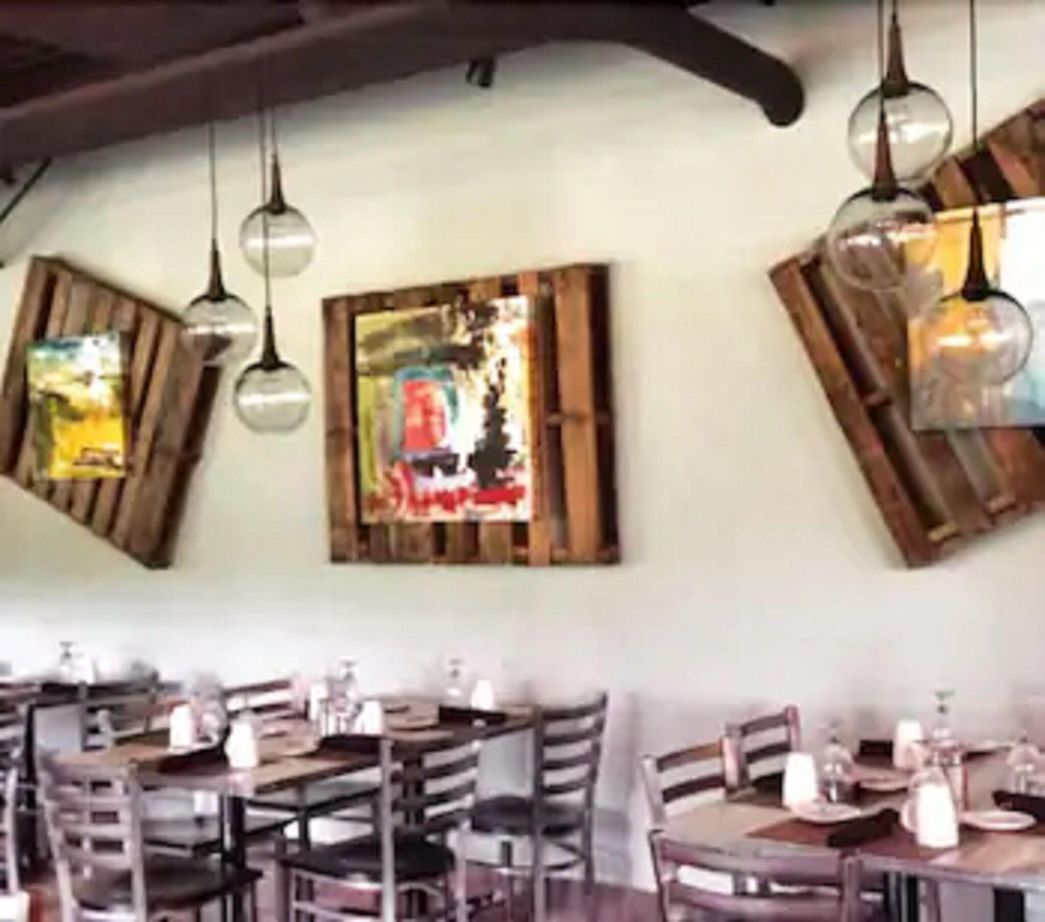 Restaurant Warehouse Hotel