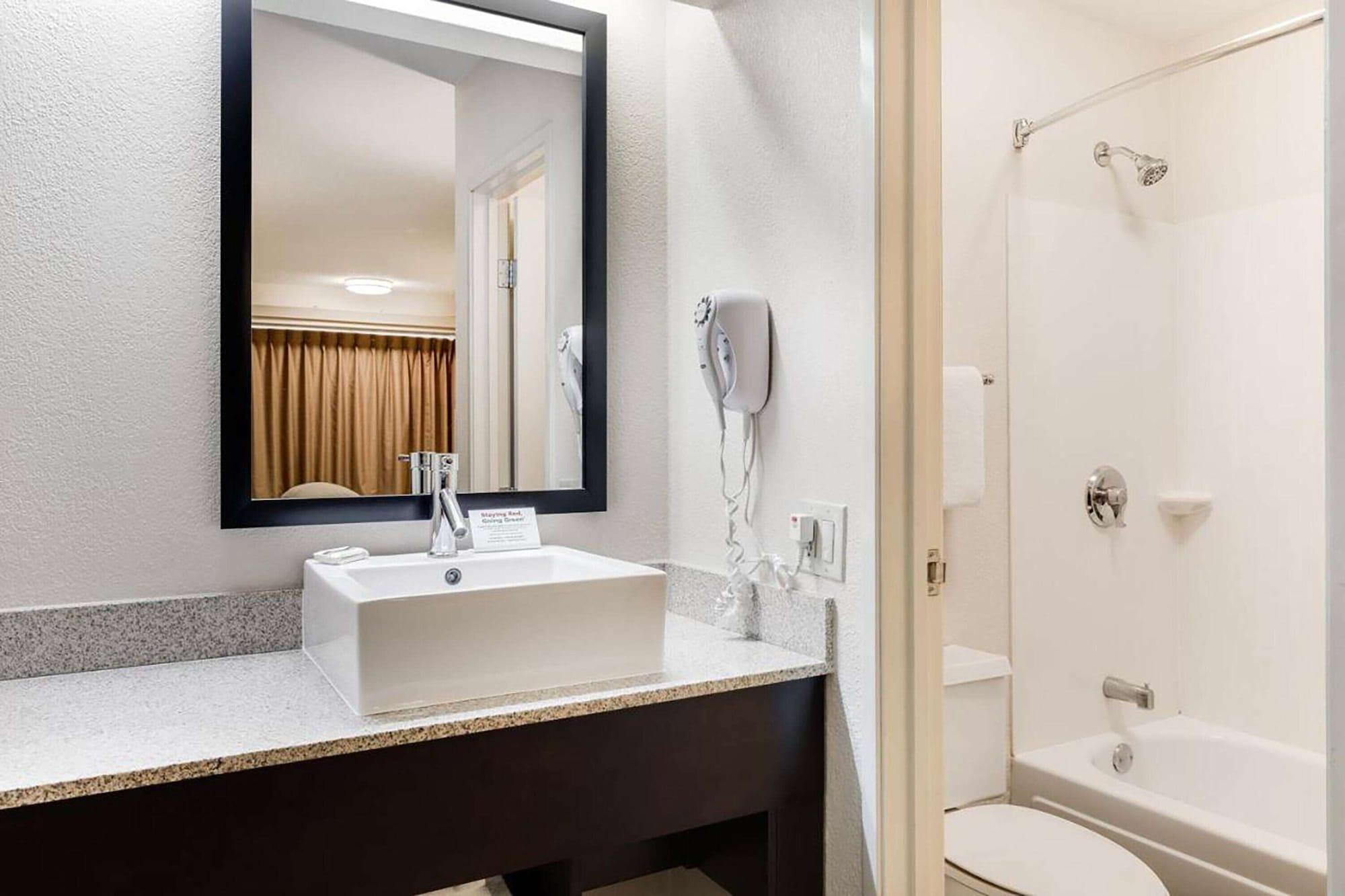 Equipamiento de Habitación Super 8 by Wyndham Deerfield/Northbrook