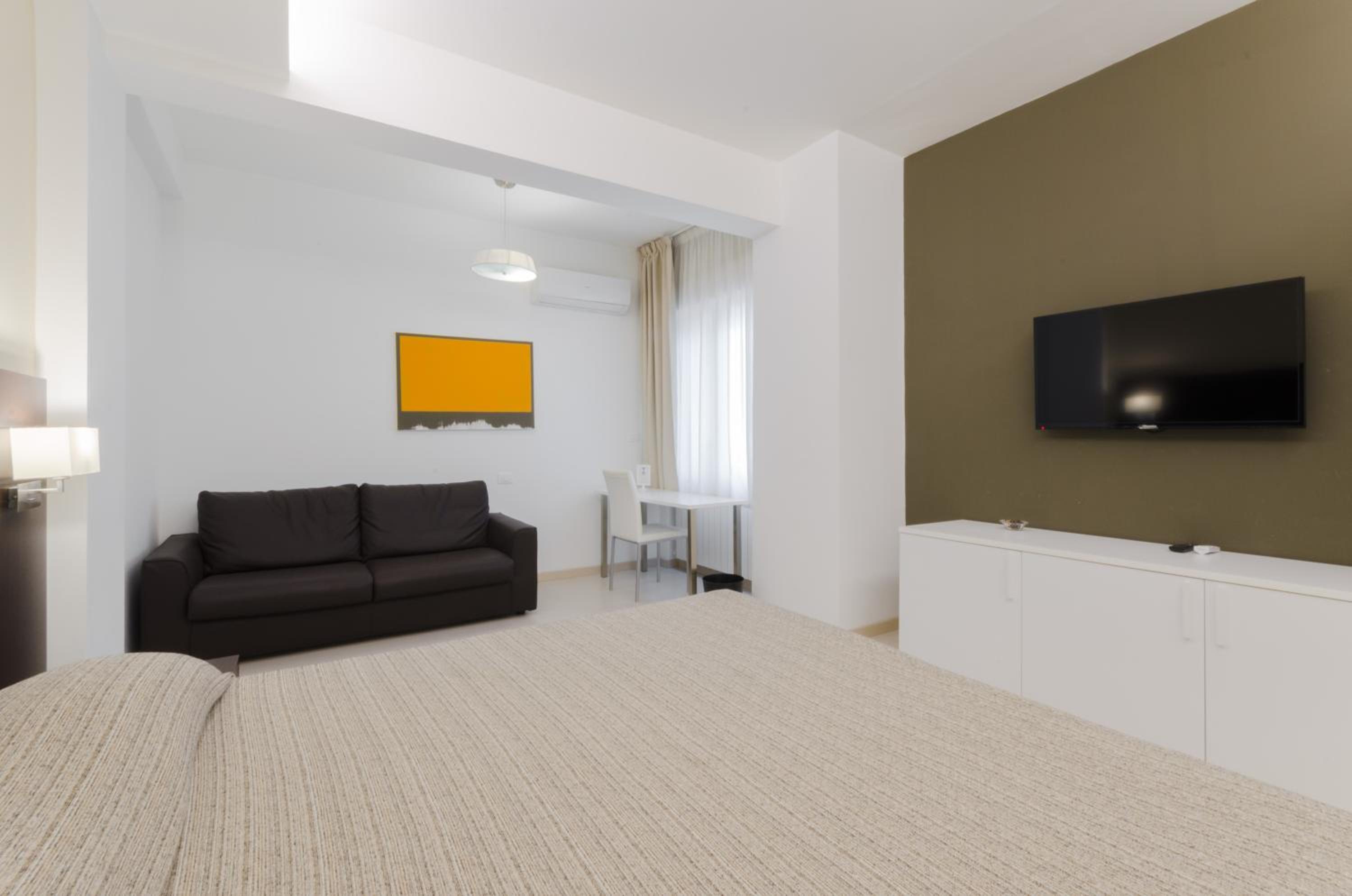 Varios Le Stanze Sul Corso