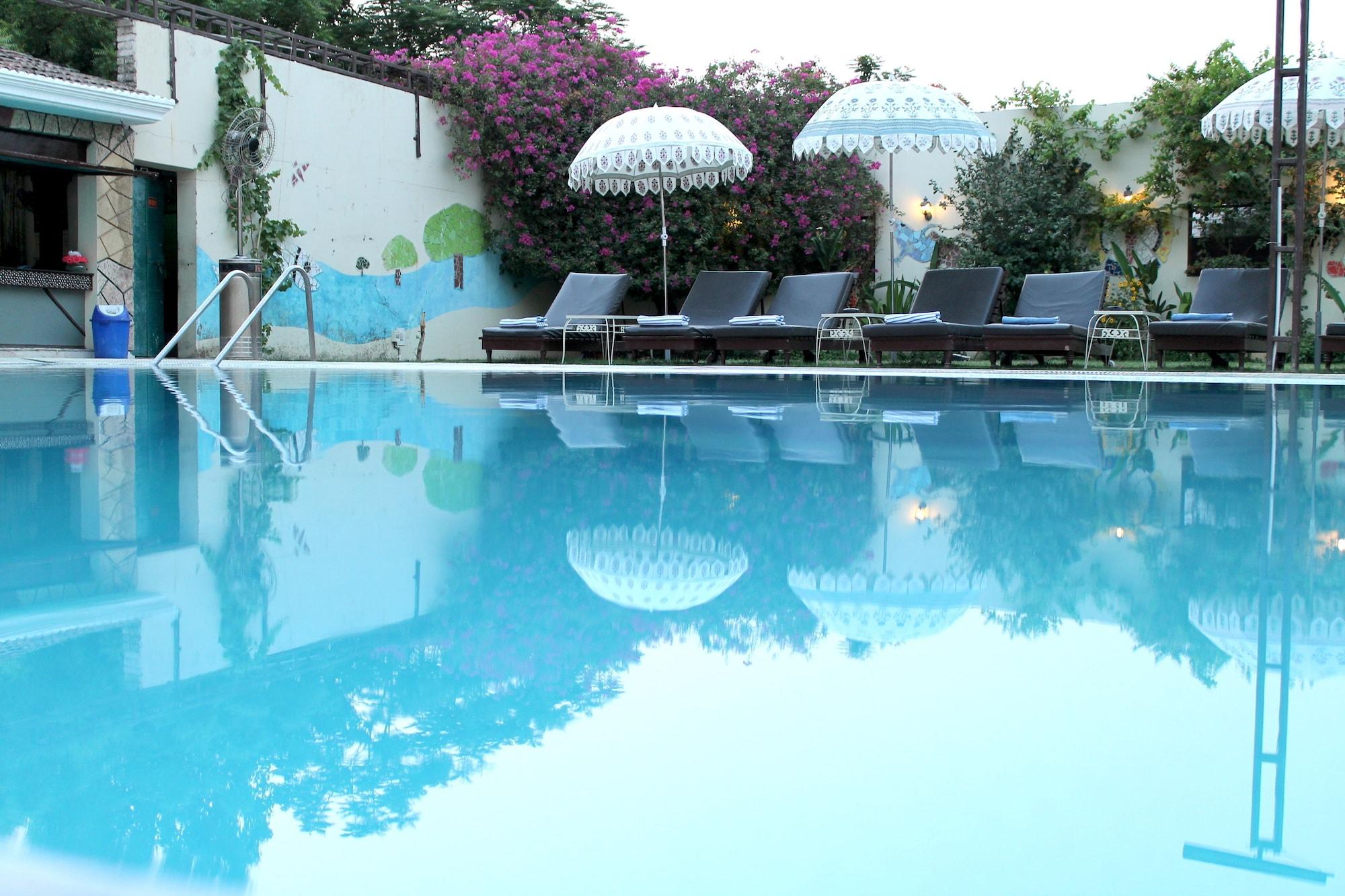 Vista Piscina Hotel Surya