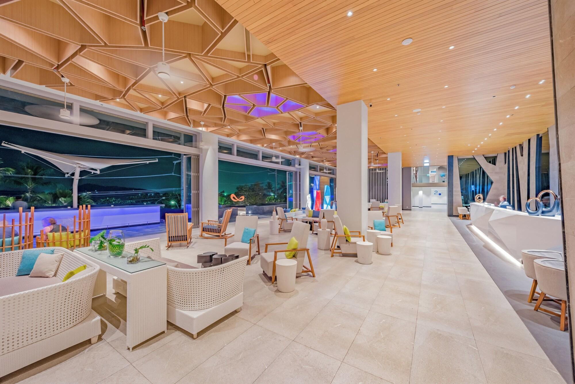 Vista Lobby Oceanfront Beach Resort