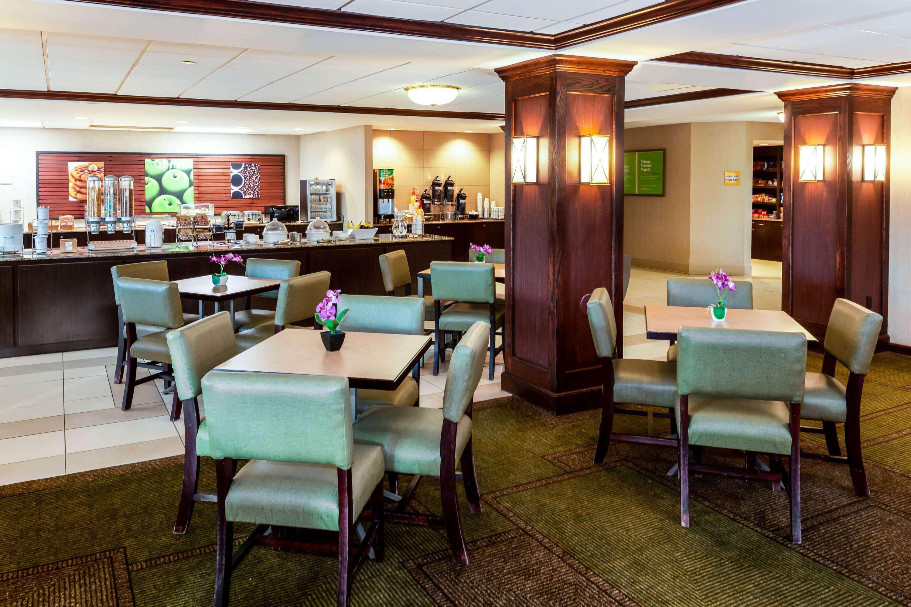 Restaurant La Quinta Inn & Suites by Wyndham Milwaukee Bayshore Area