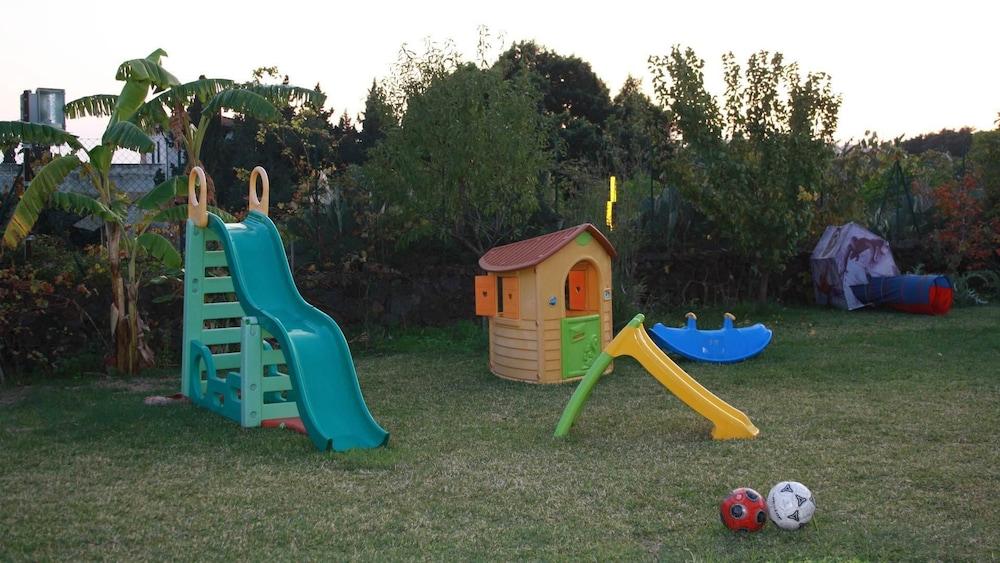 Instalaciones Recreativas La Circumetnea B&B