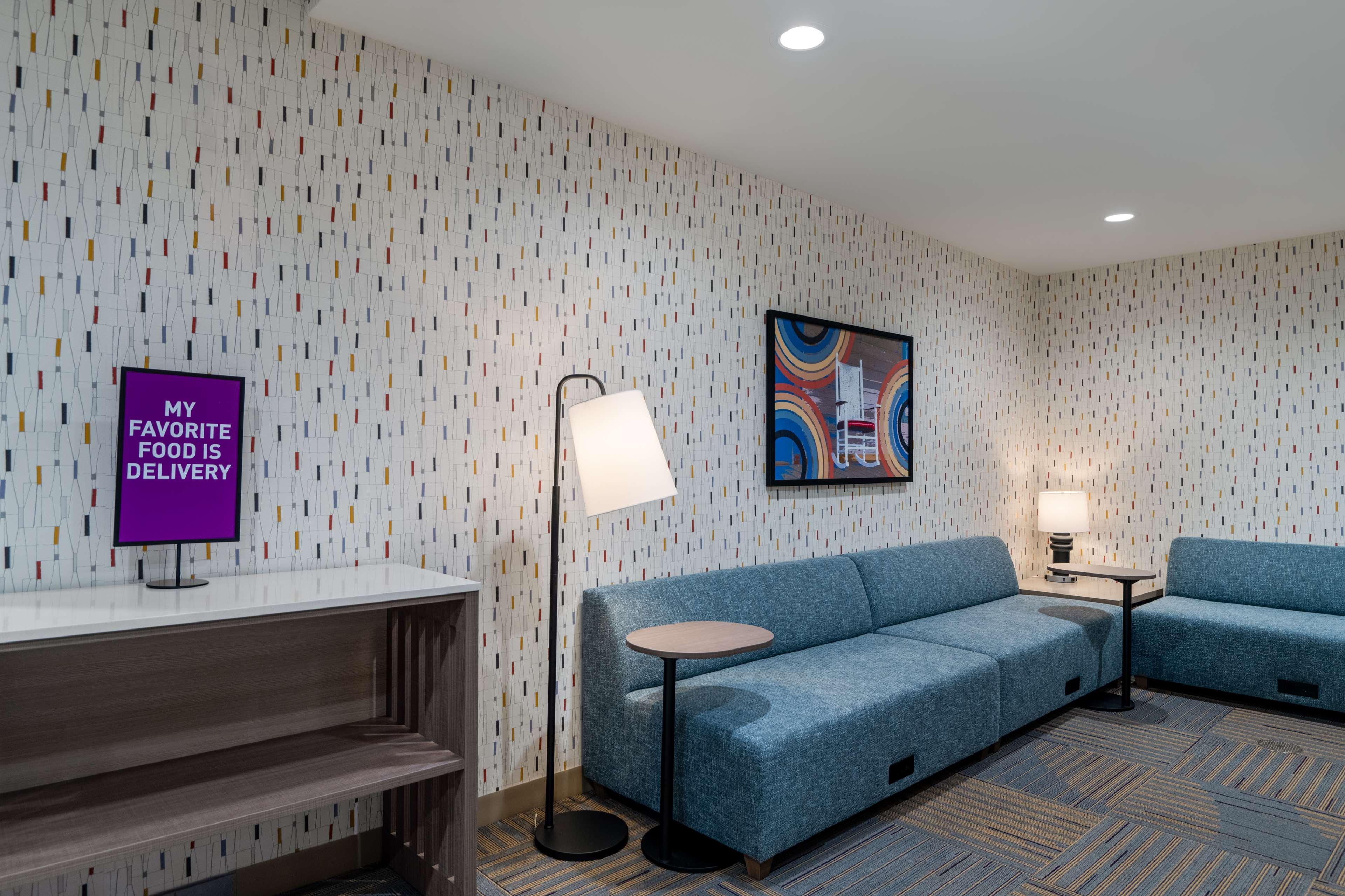 Vista Lobby Home2 Suites By Hilton Troy, Al