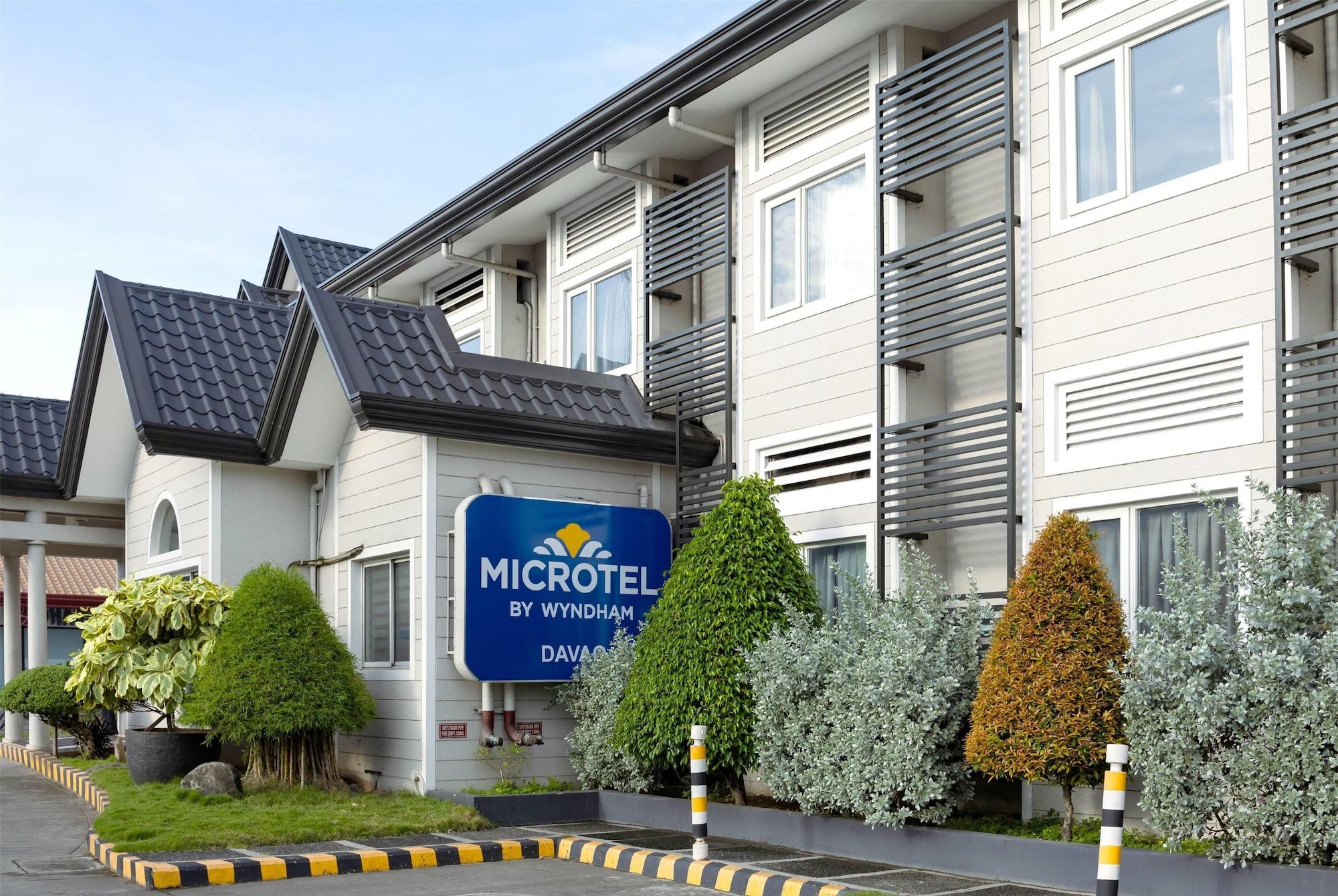 Vista Exterior Microtel by Wyndham Davao