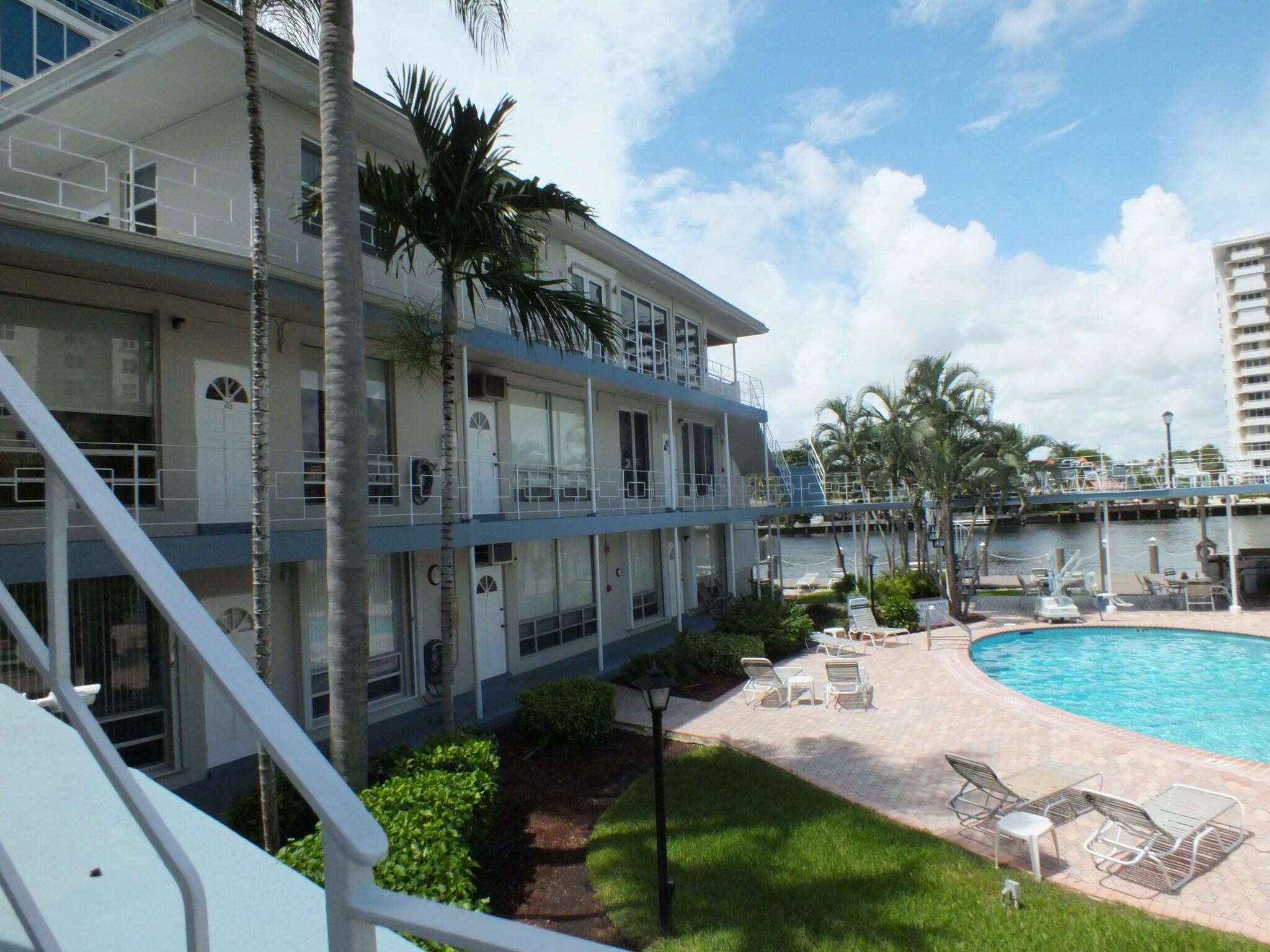 Vista Piscina Holiday Isle Yacht Club