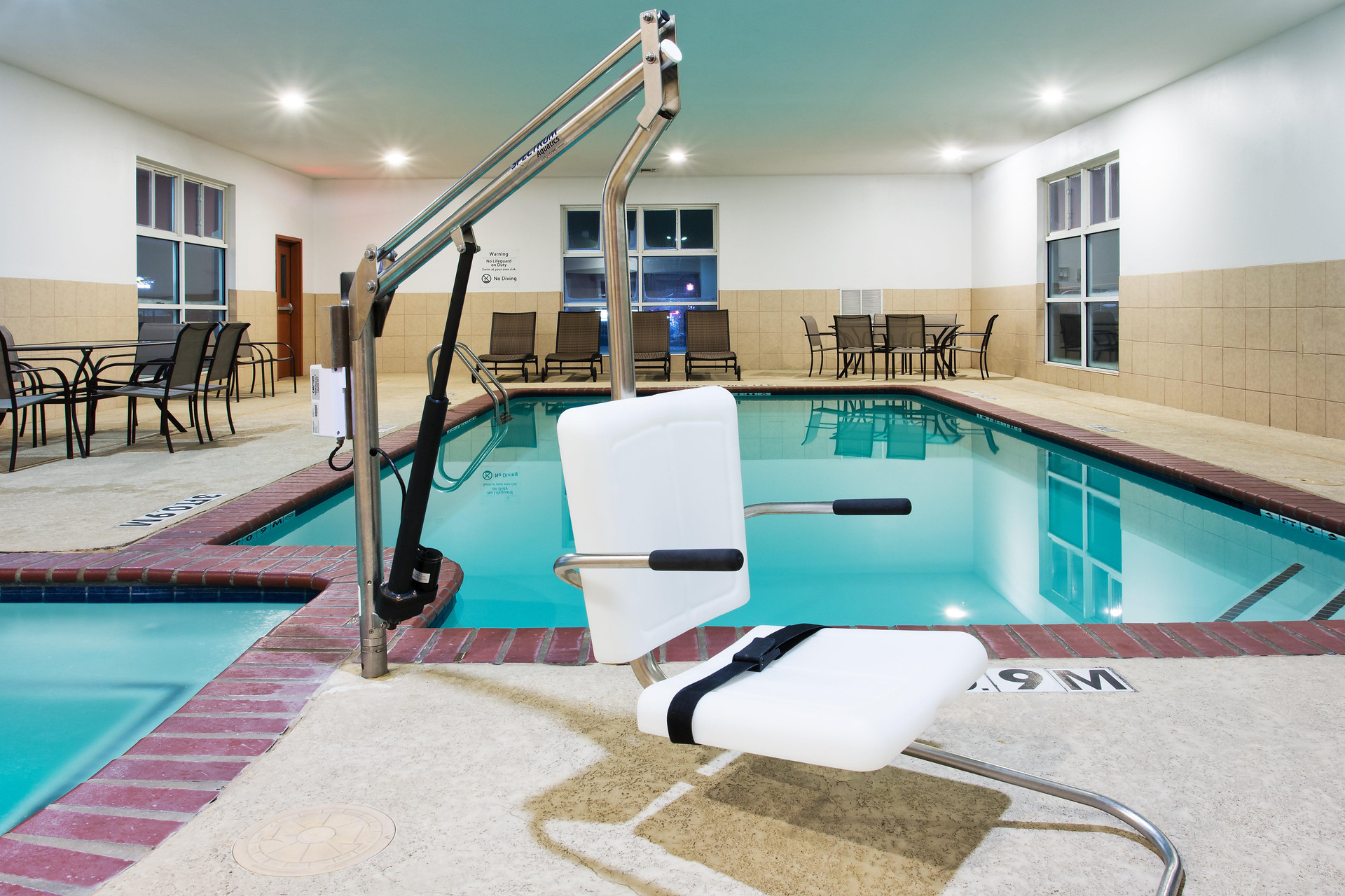 Vista Piscina Holiday Inn Express Alvarado