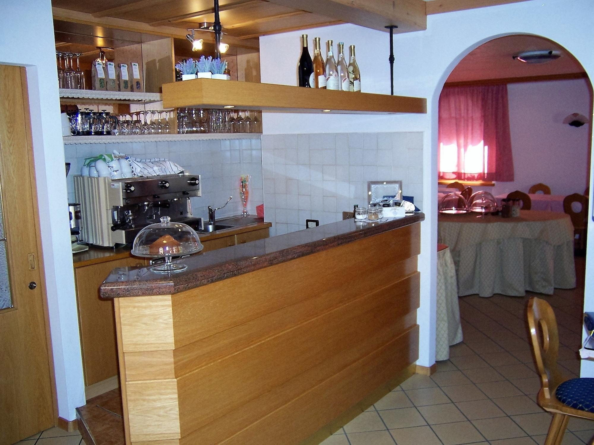 Bar/Salón Alpen Hotel Rabbi